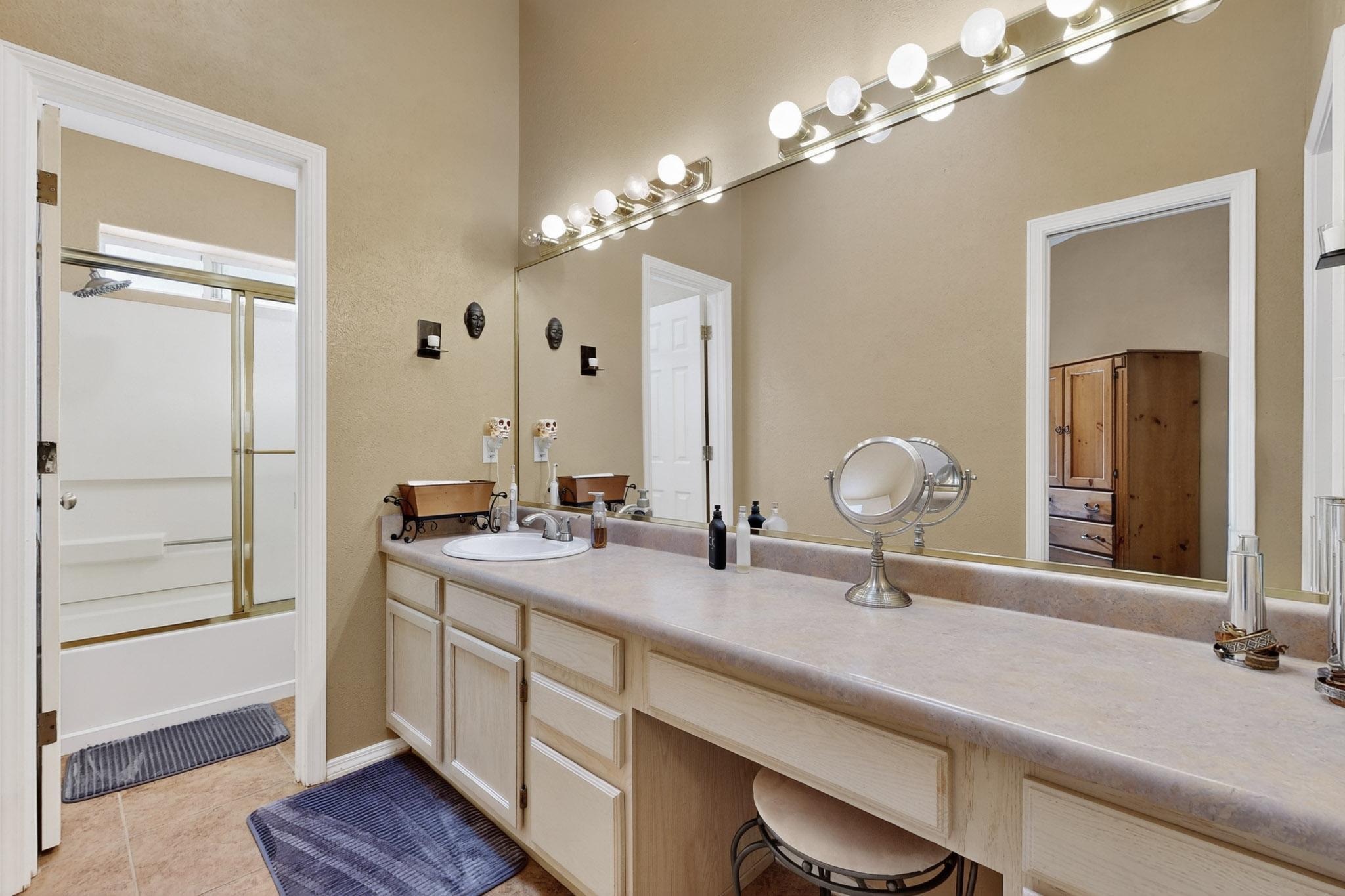 Photo 2 — 609 Wanda Street SW