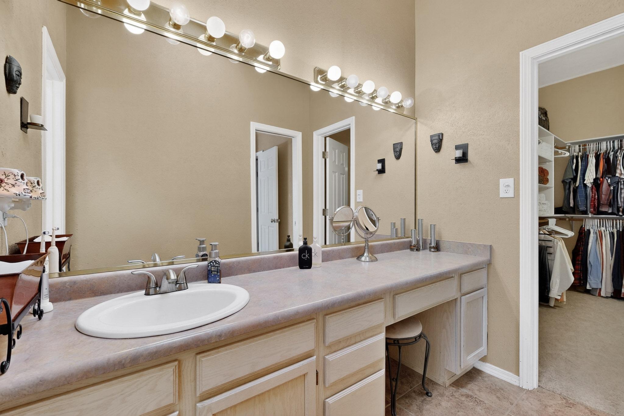Photo 3 — 609 Wanda Street SW