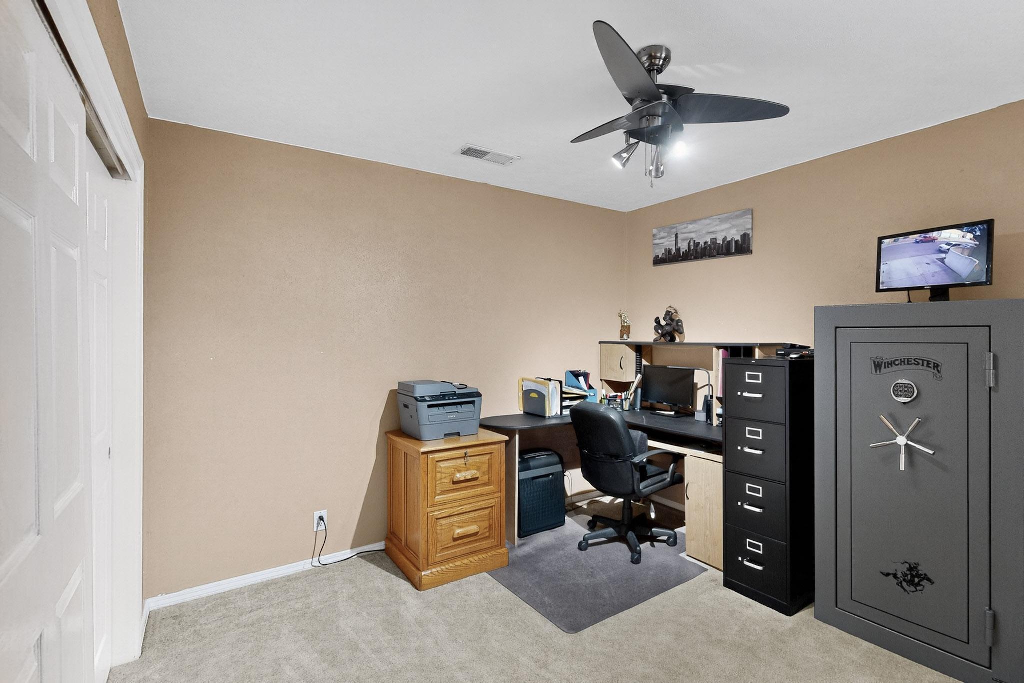 Photo 5 — 609 Wanda Street SW