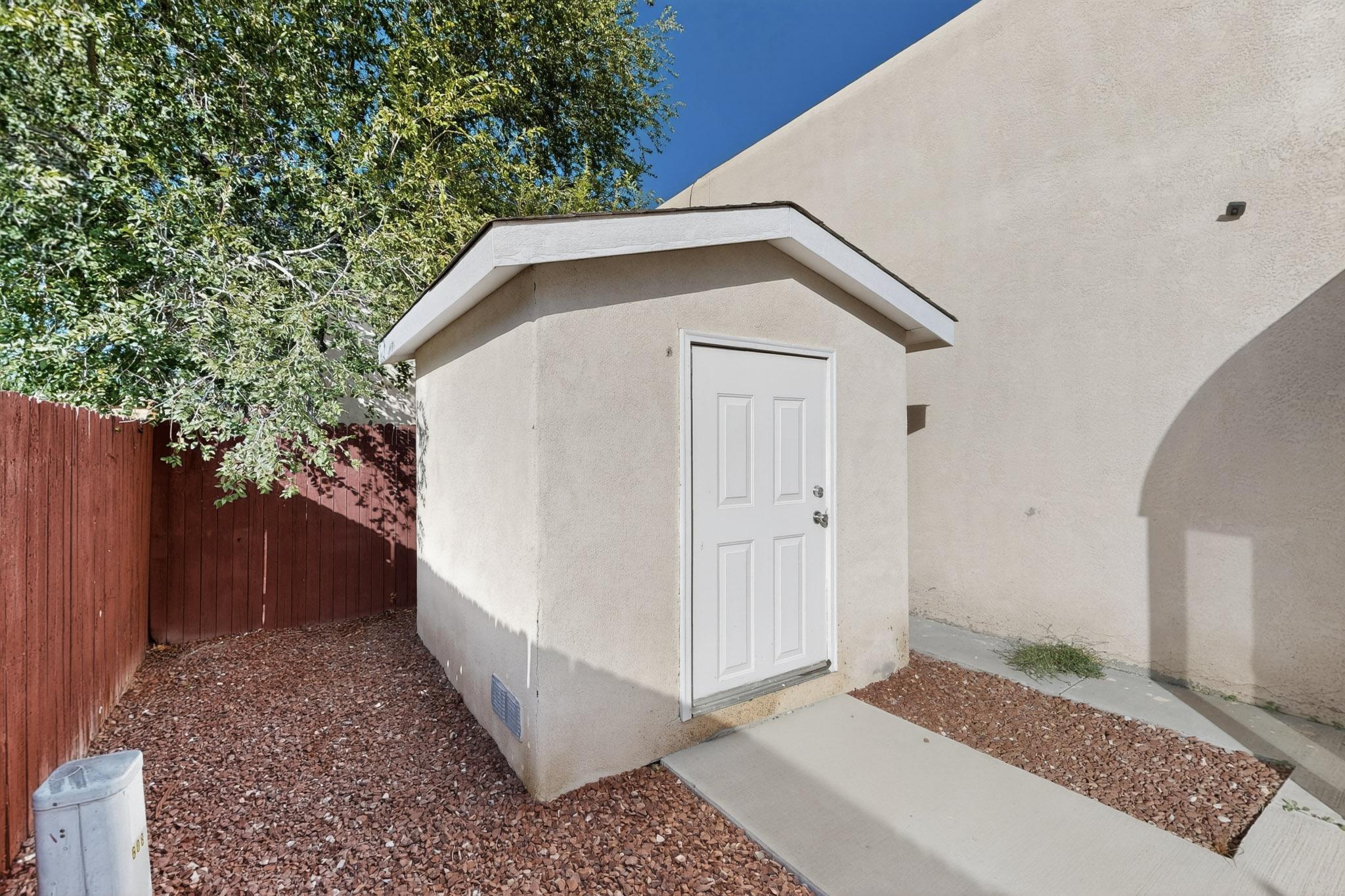 Photo 13 — 609 Wanda Street SW