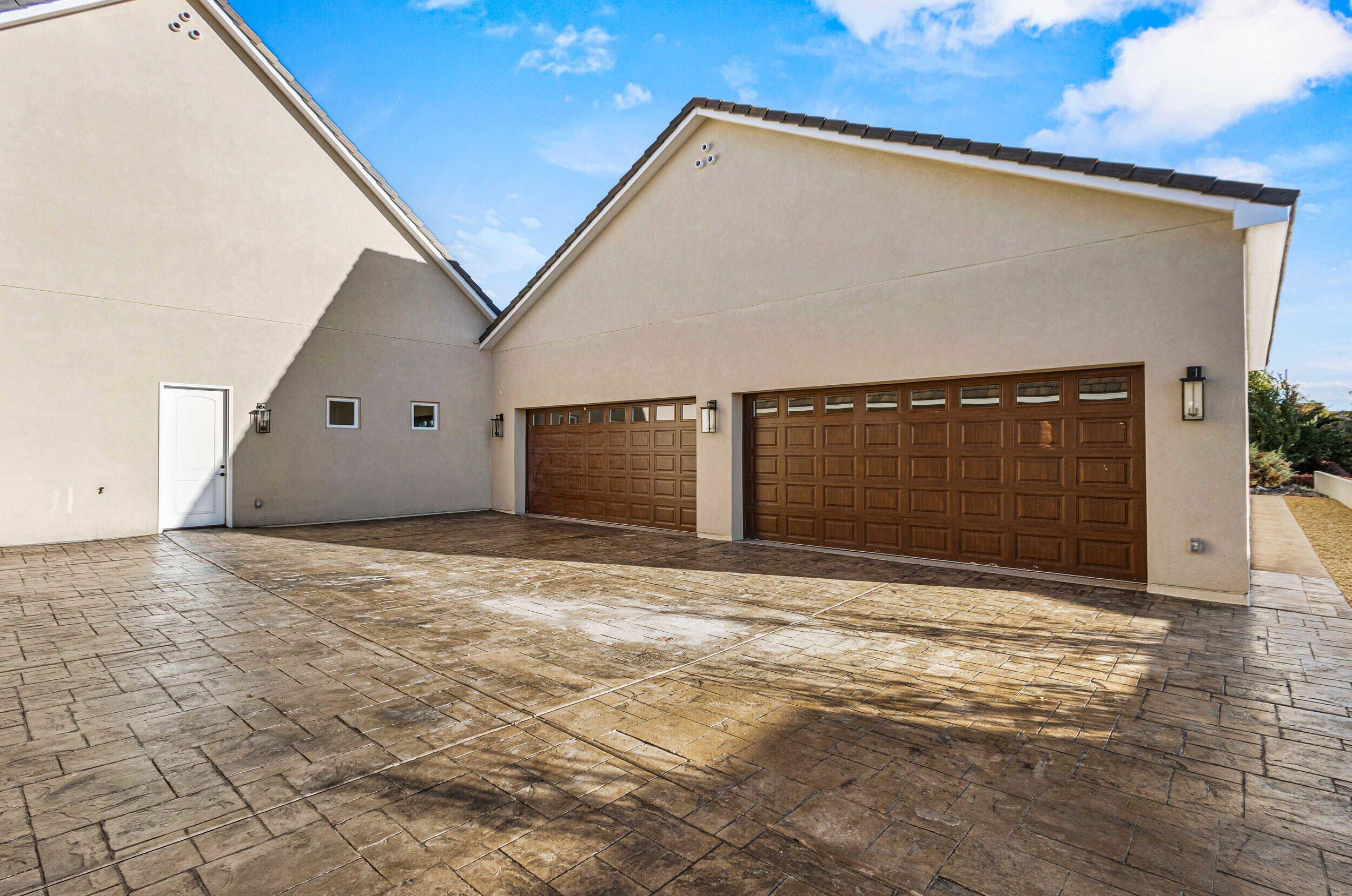 Photo 18 — 11800 ANAHEIM Avenue NE