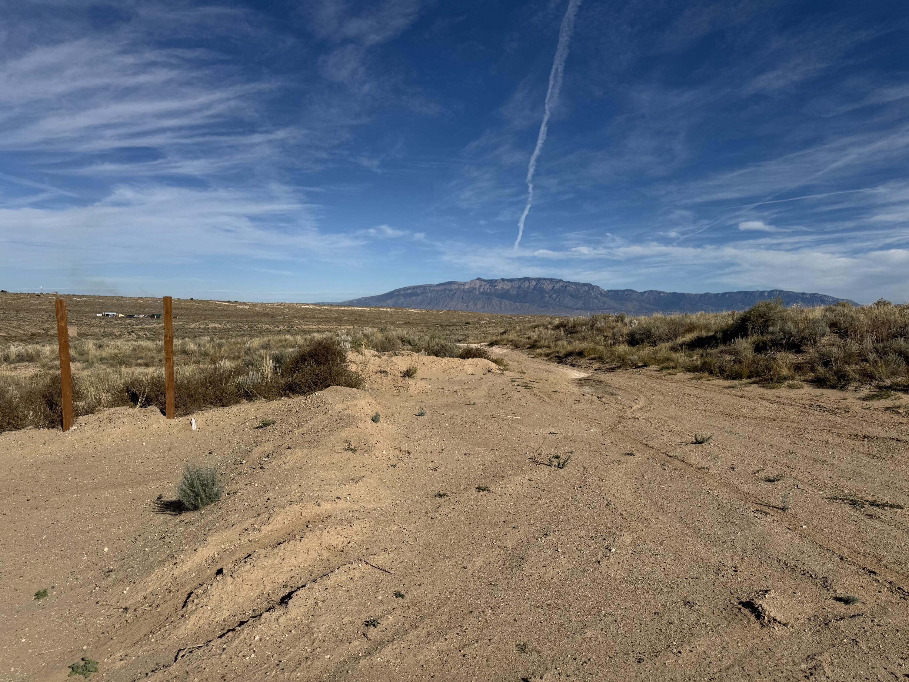 Photo 10 — 705 Mariposa Road SW