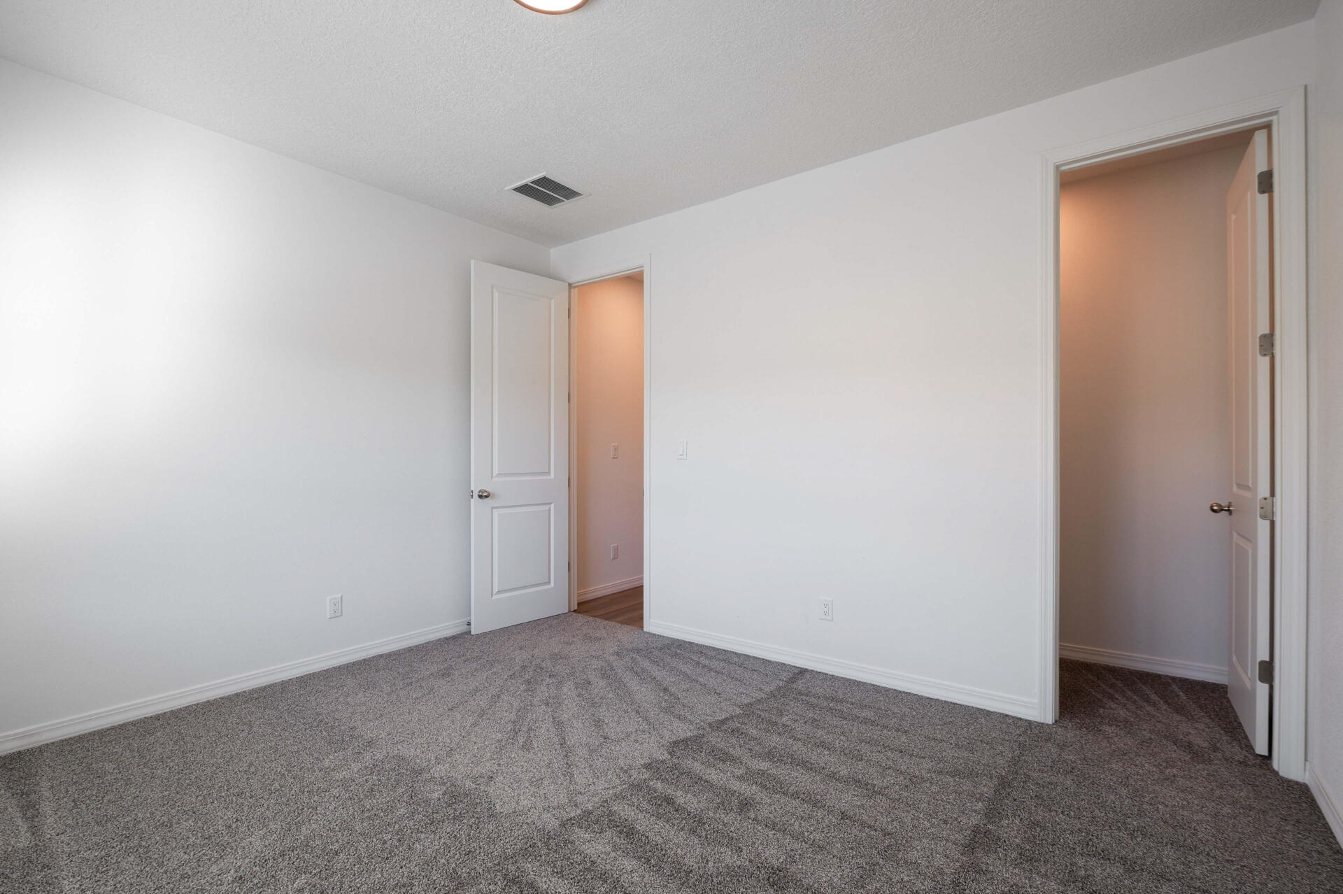 Photo 8 — 1532 Valle De Colores Road NW