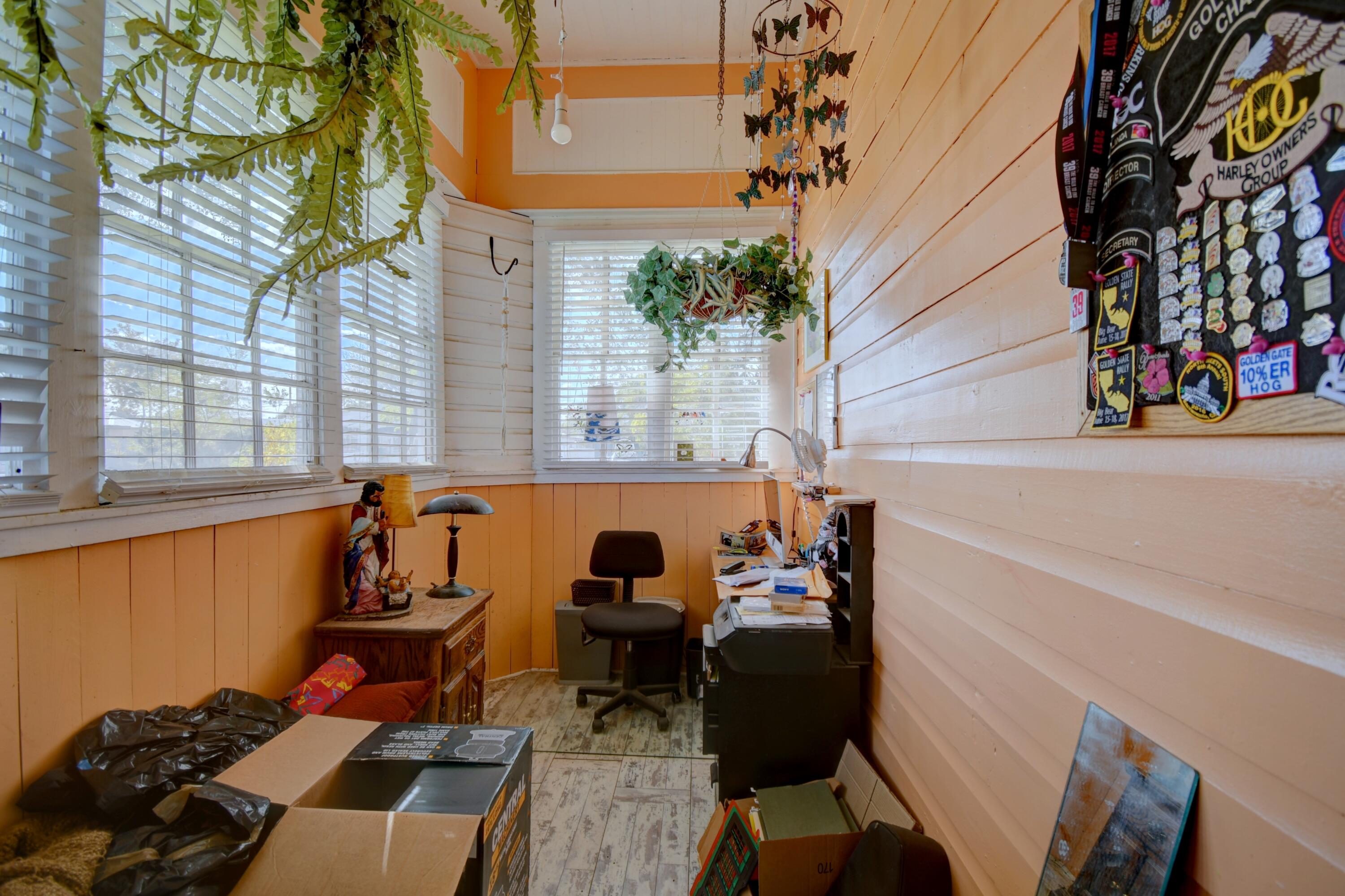 Photo 12 — 422 Dalies Avenue