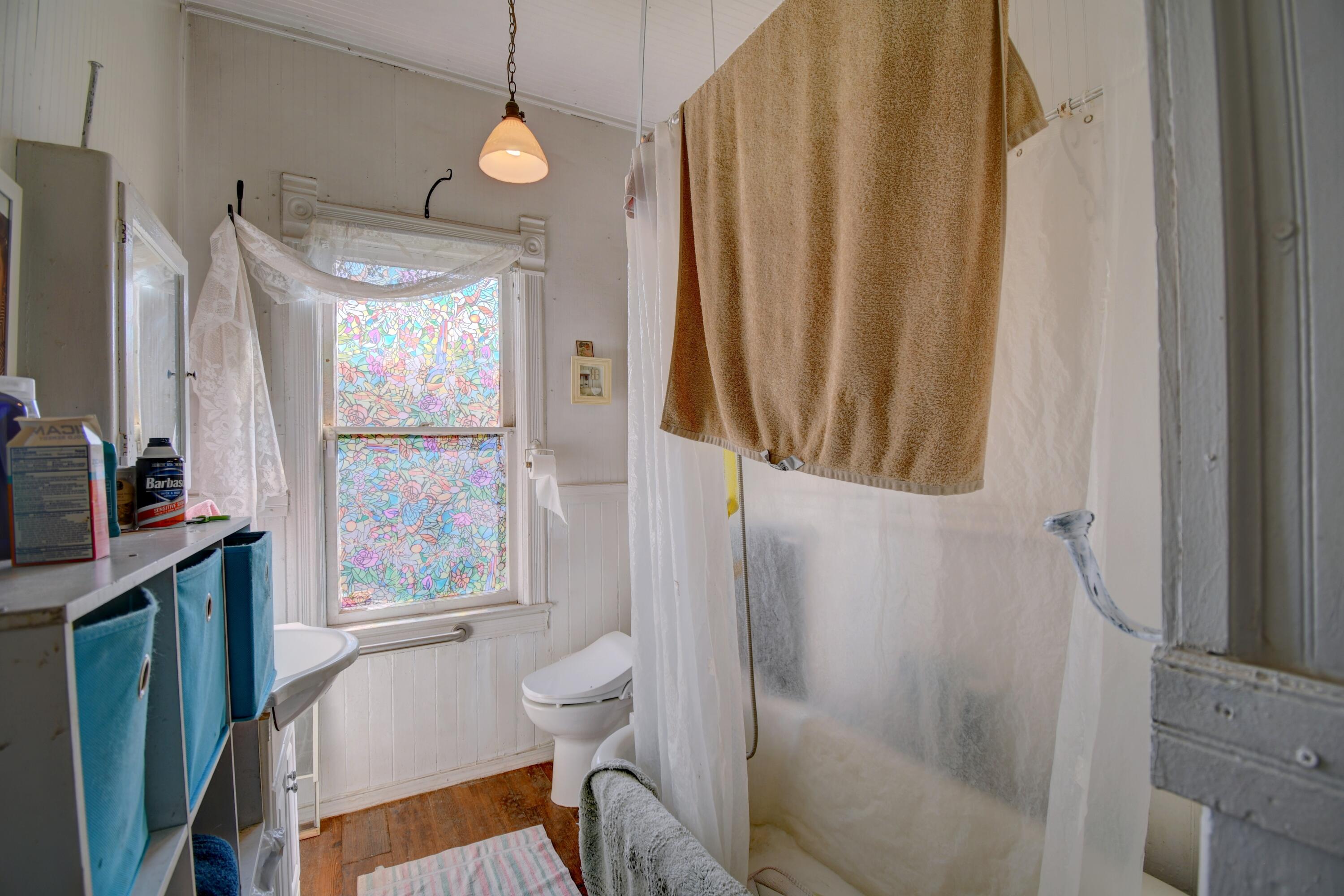 Photo 11 — 422 Dalies Avenue