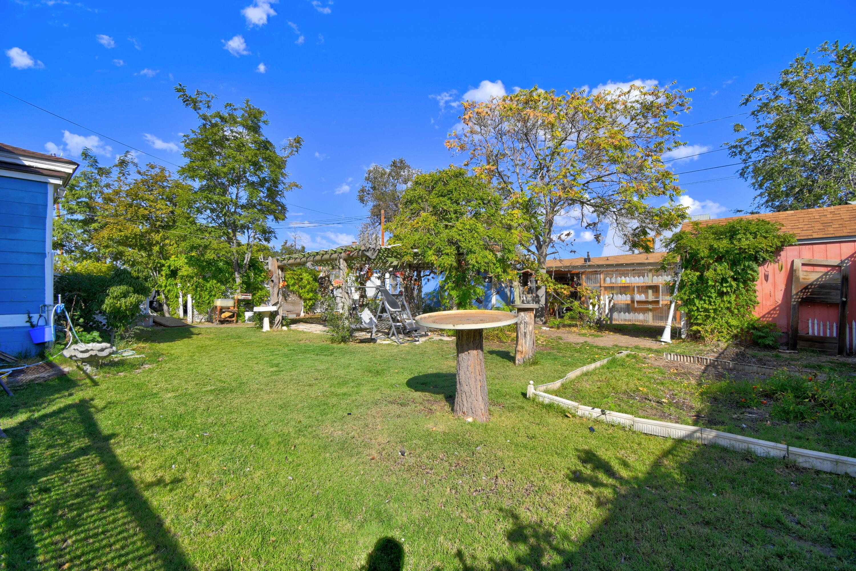 Photo 4 — 422 Dalies Avenue