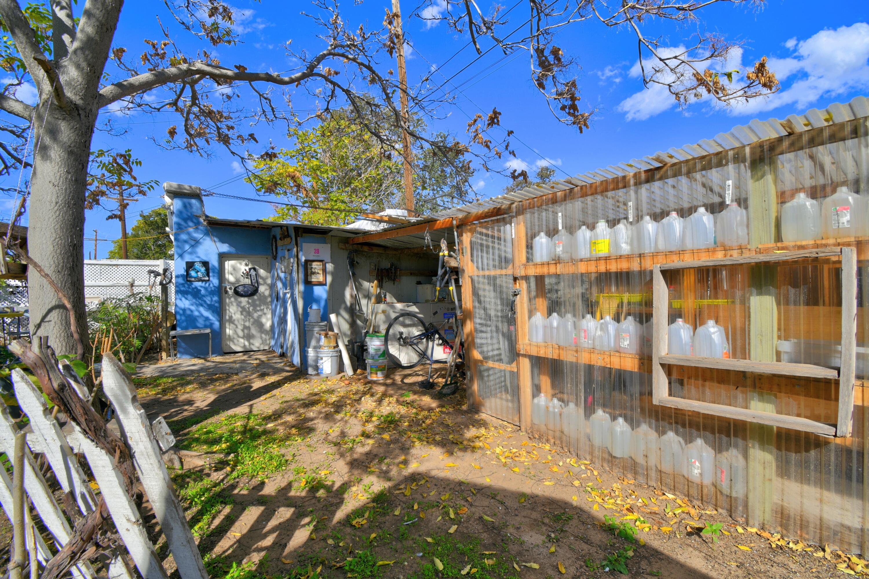 Photo 3 — 422 Dalies Avenue
