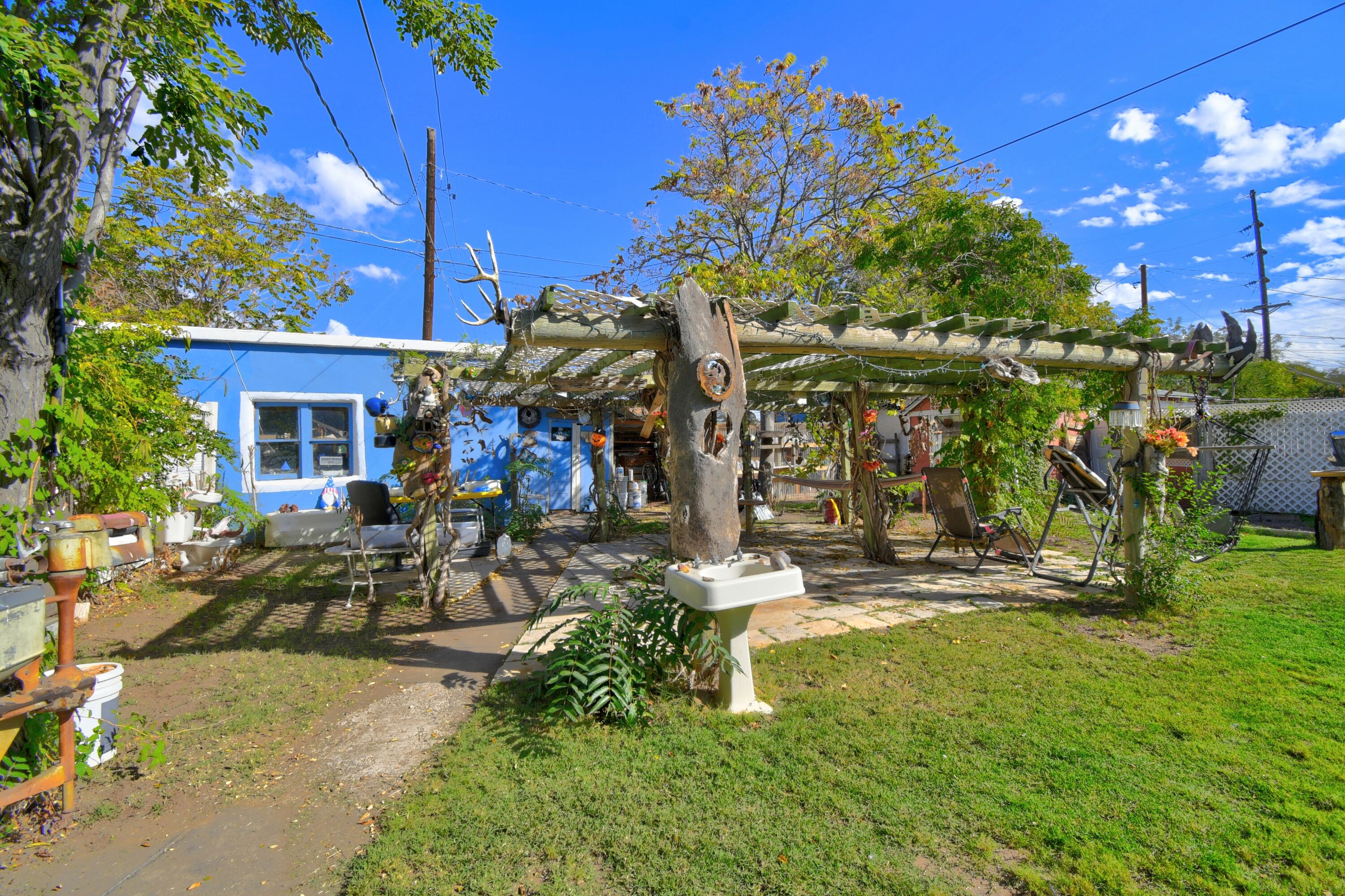 Photo 2 — 422 Dalies Avenue