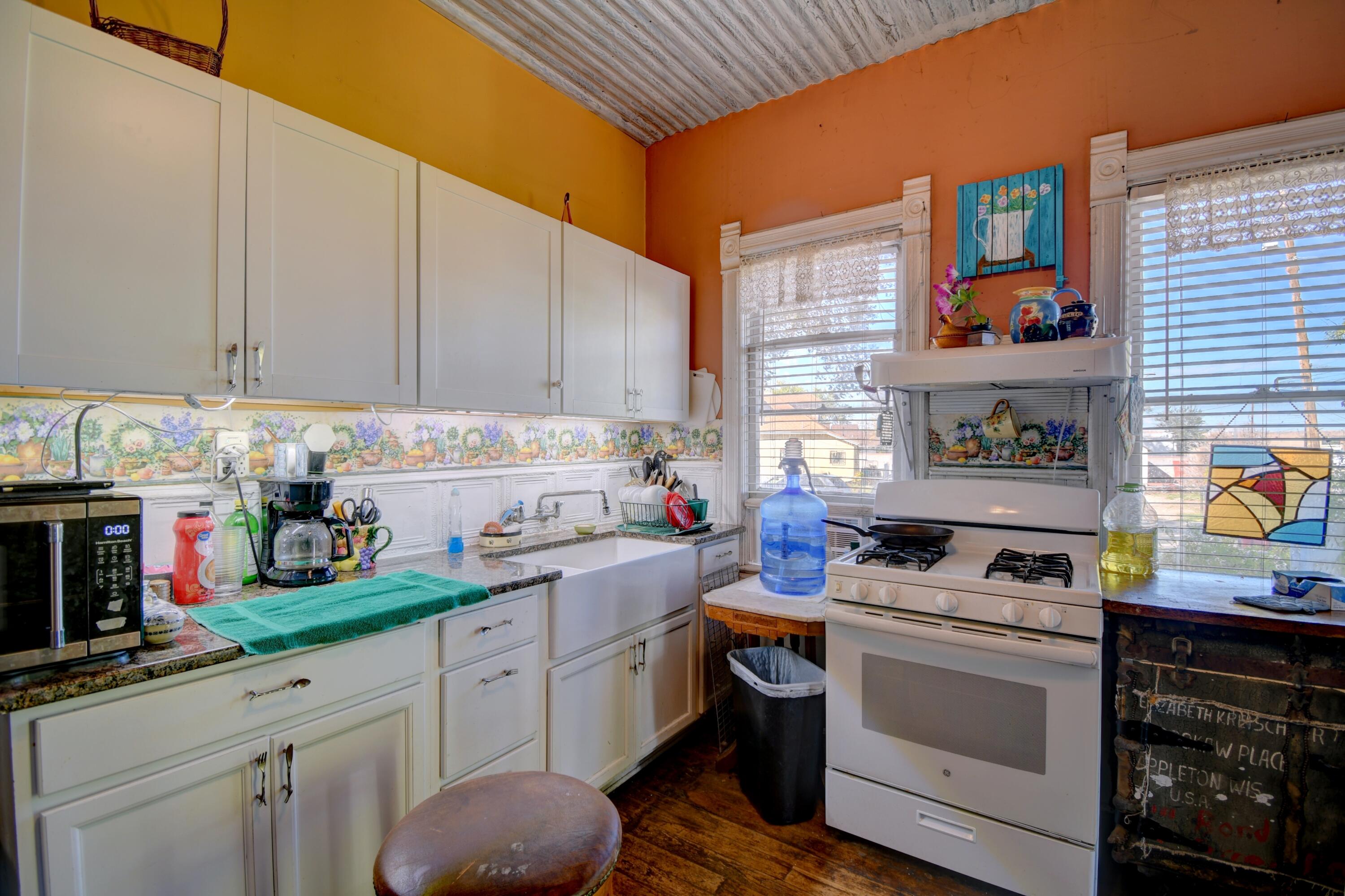 Photo 16 — 422 Dalies Avenue