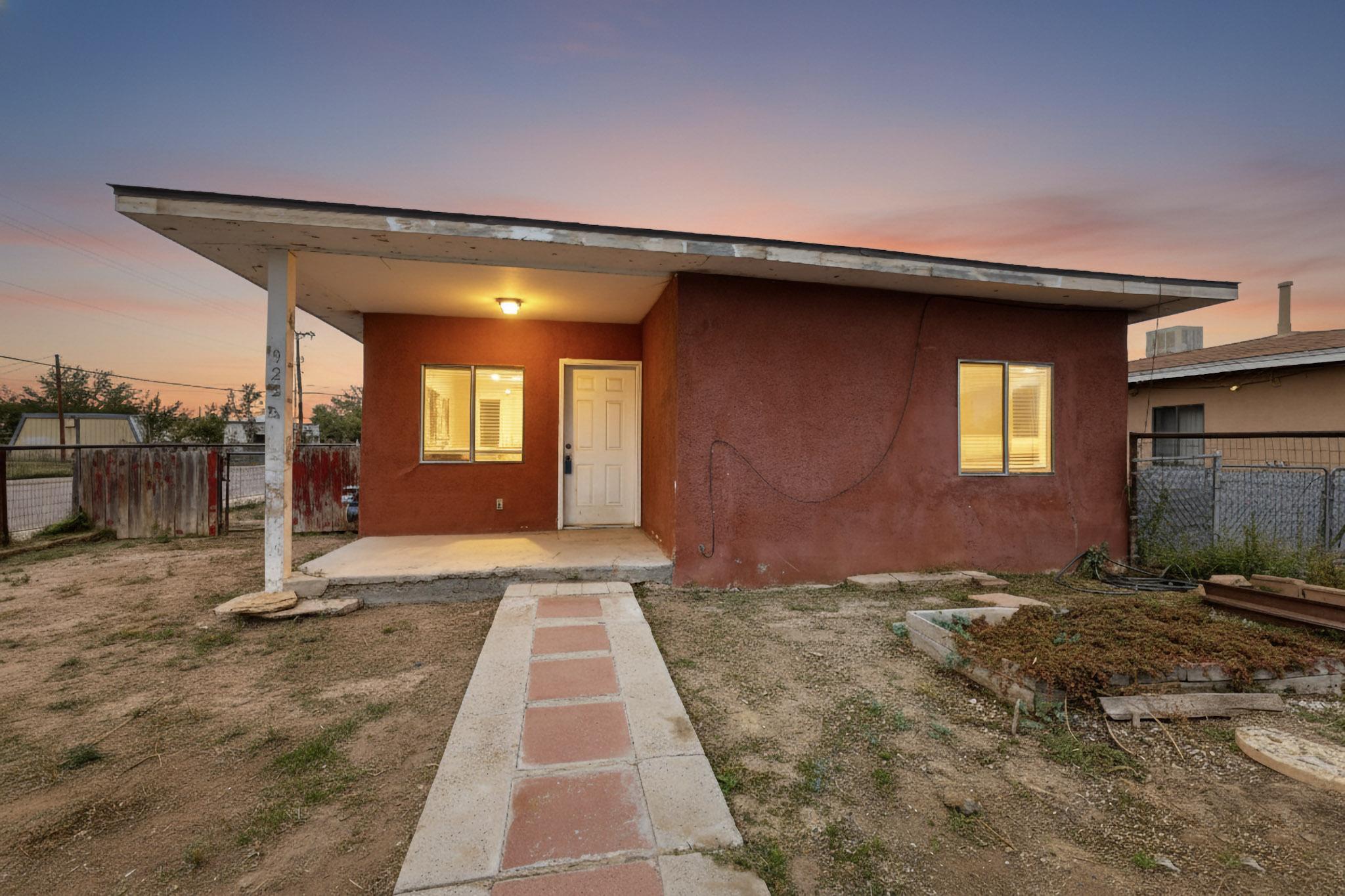 922 W Gilbert Avenue