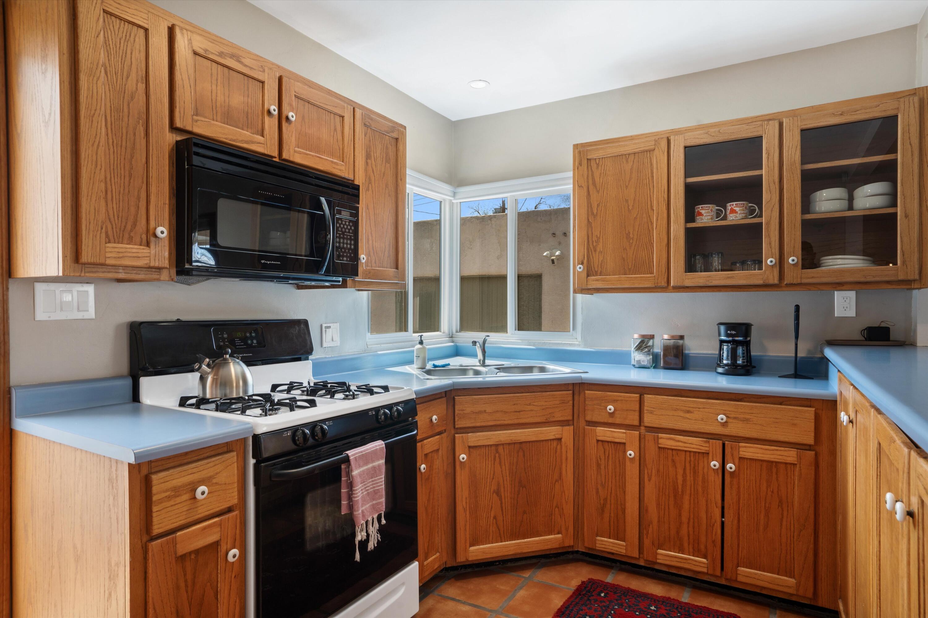 Photo 8 — 213 Girard Boulevard SE