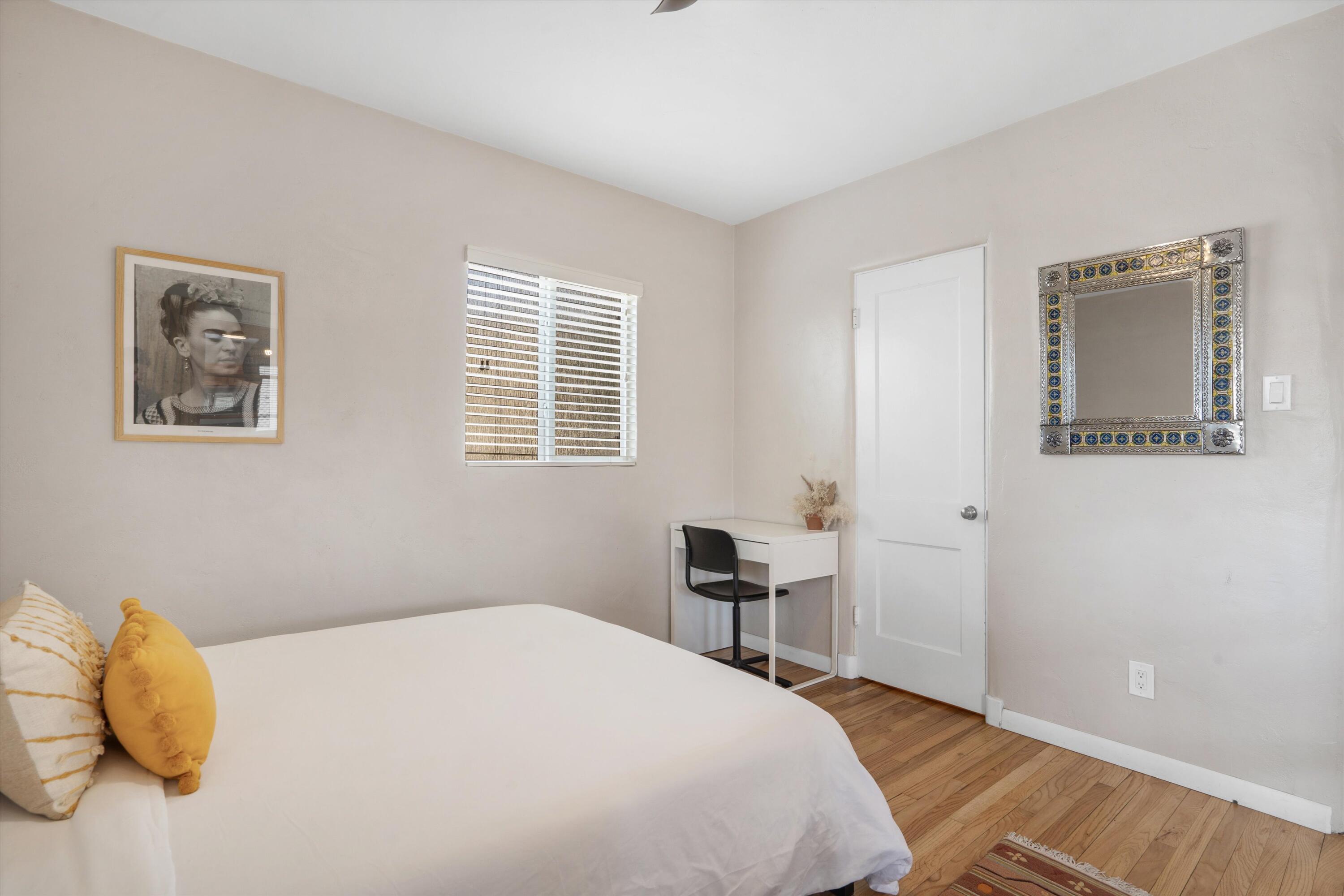 Photo 12 — 213 Girard Boulevard SE