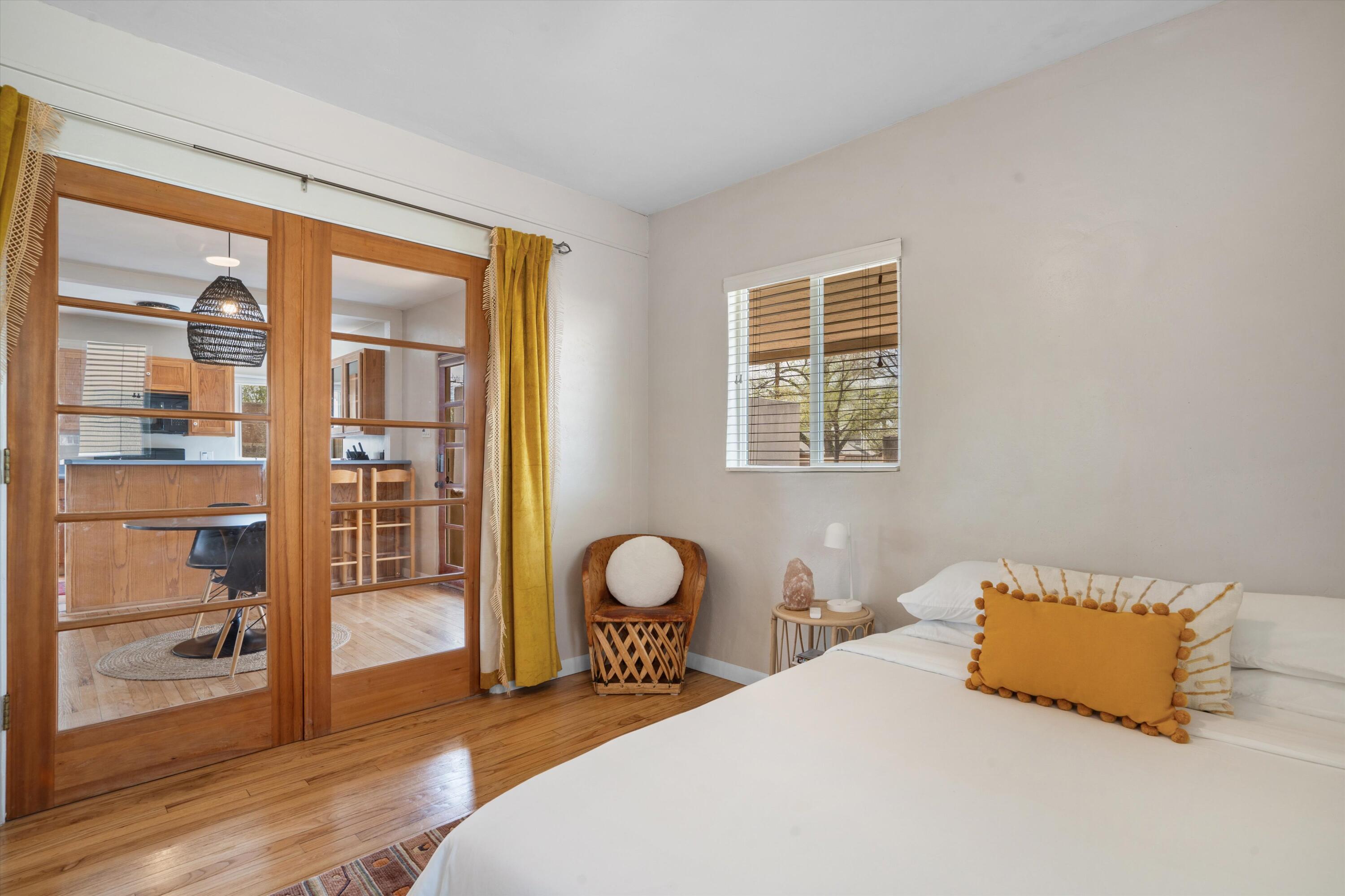 Photo 13 — 213 Girard Boulevard SE