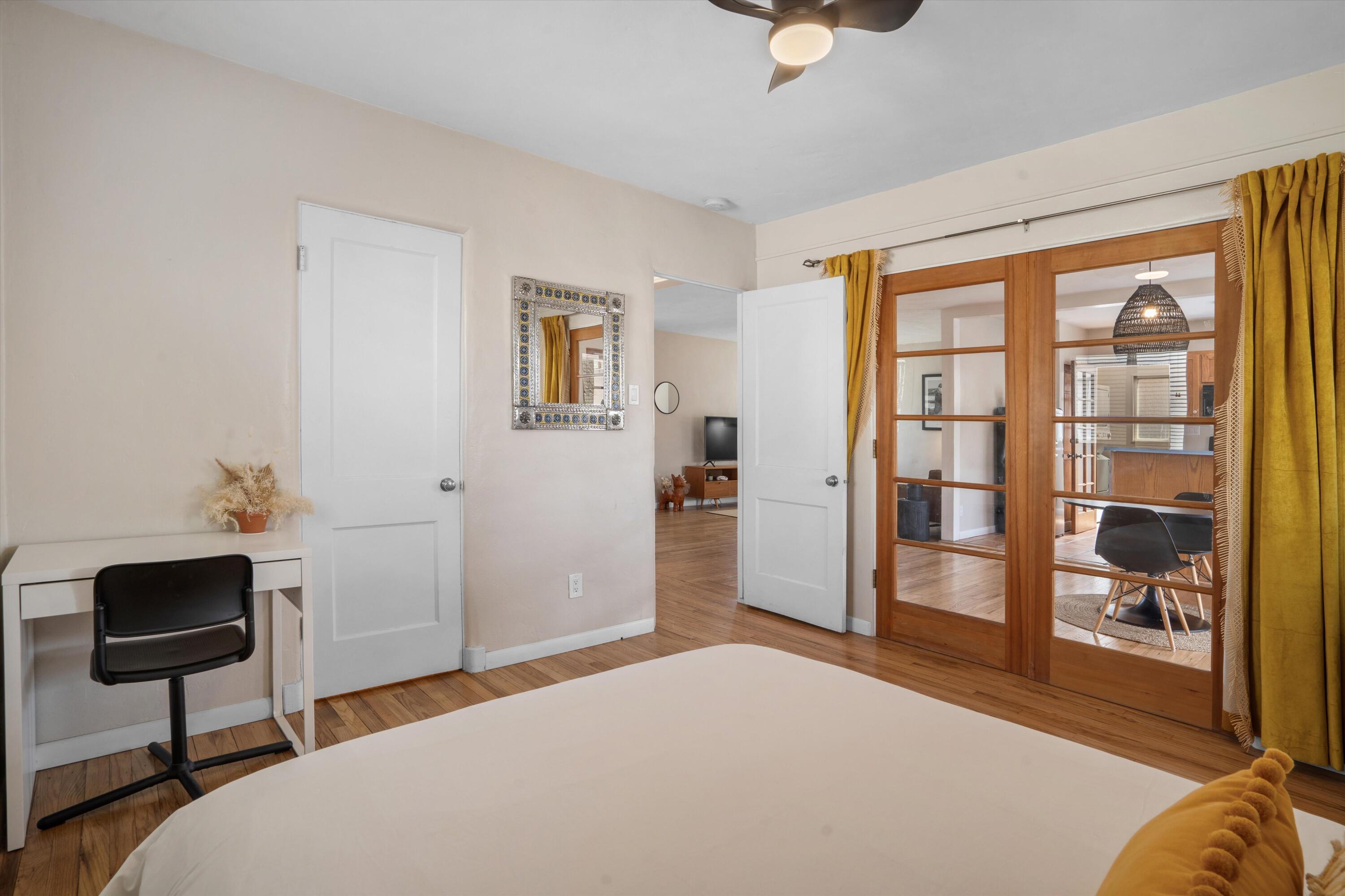 Photo 14 — 213 Girard Boulevard SE