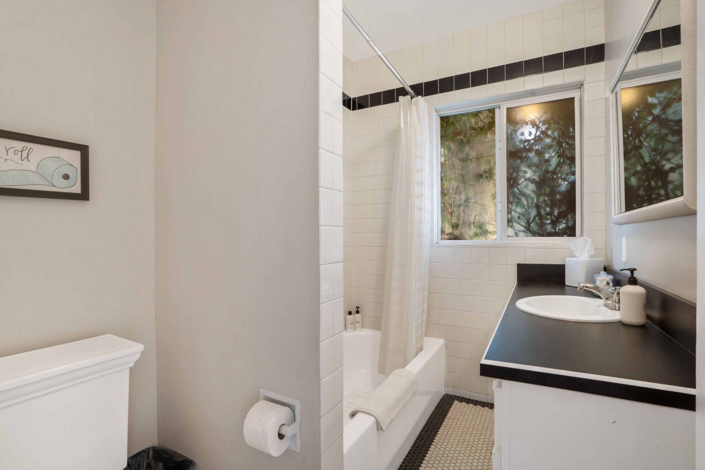 Photo 16 — 213 Girard Boulevard SE