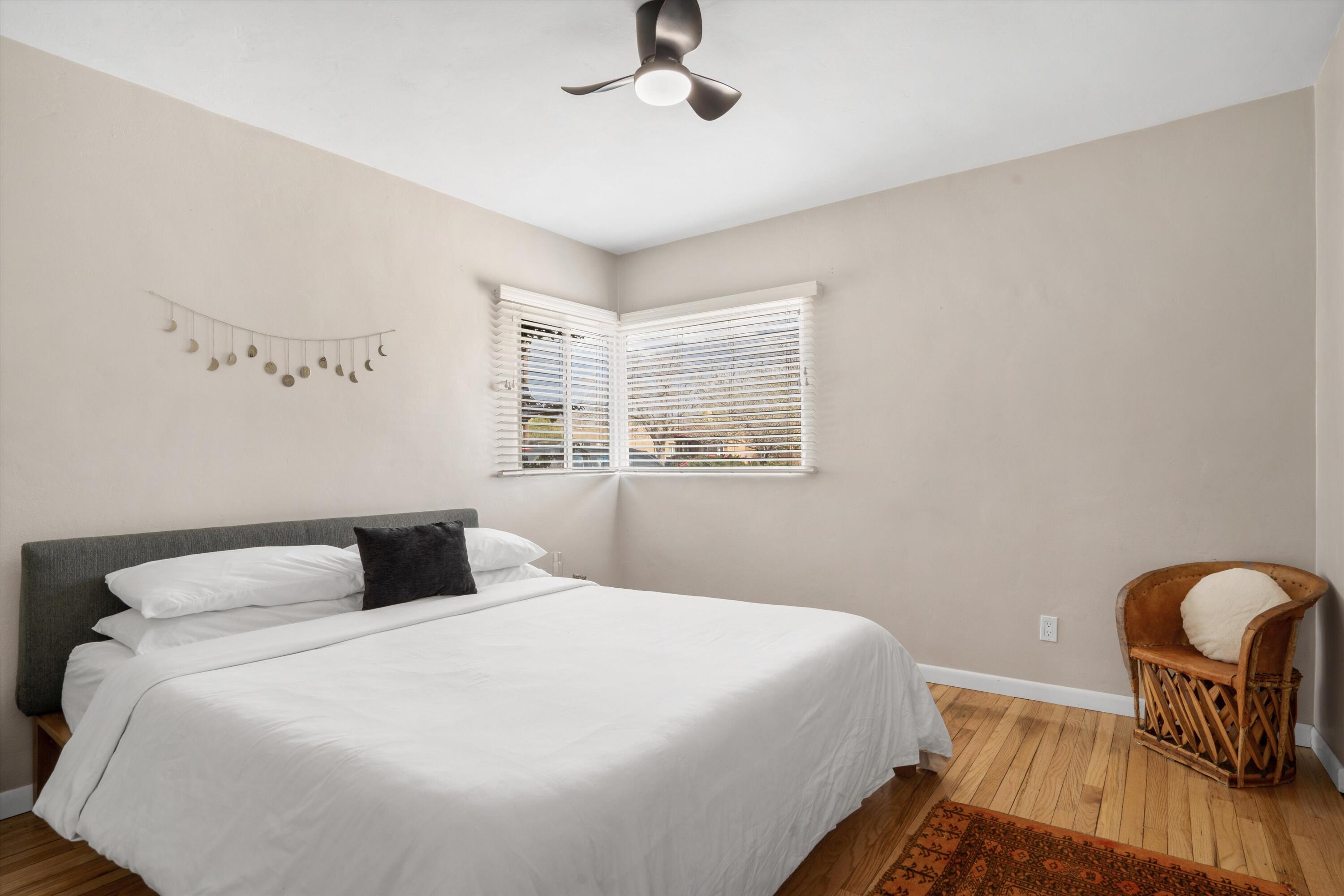 Photo 18 — 213 Girard Boulevard SE