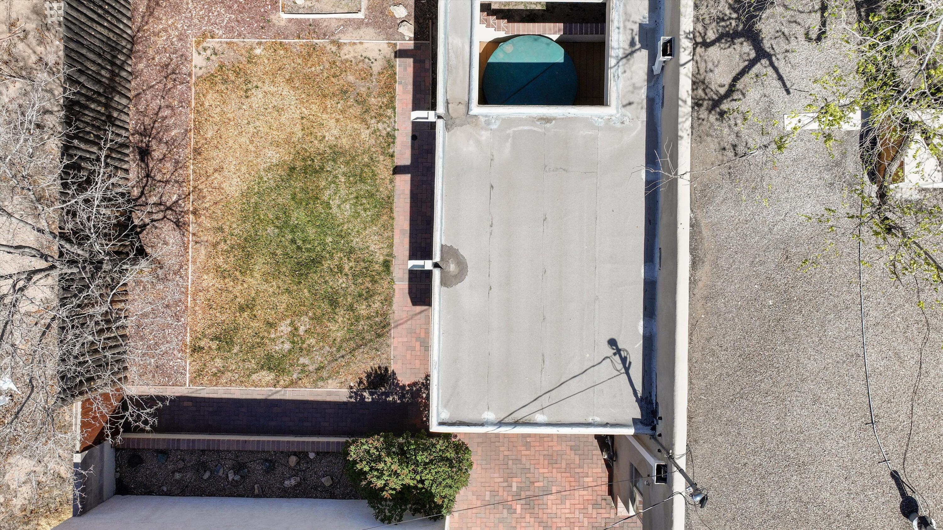 Photo 5 — 213 Girard Boulevard SE