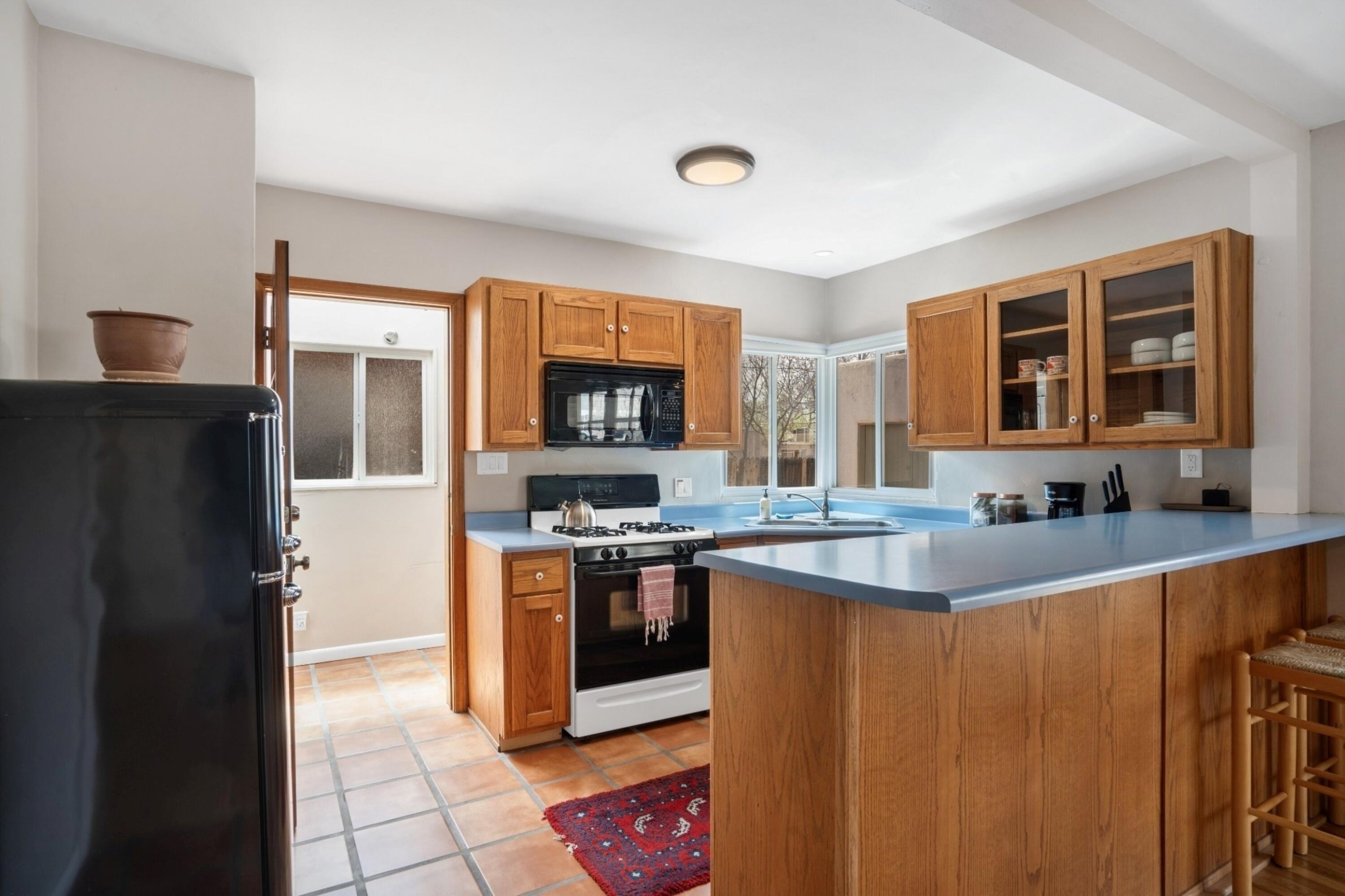 Photo 7 — 213 Girard Boulevard SE
