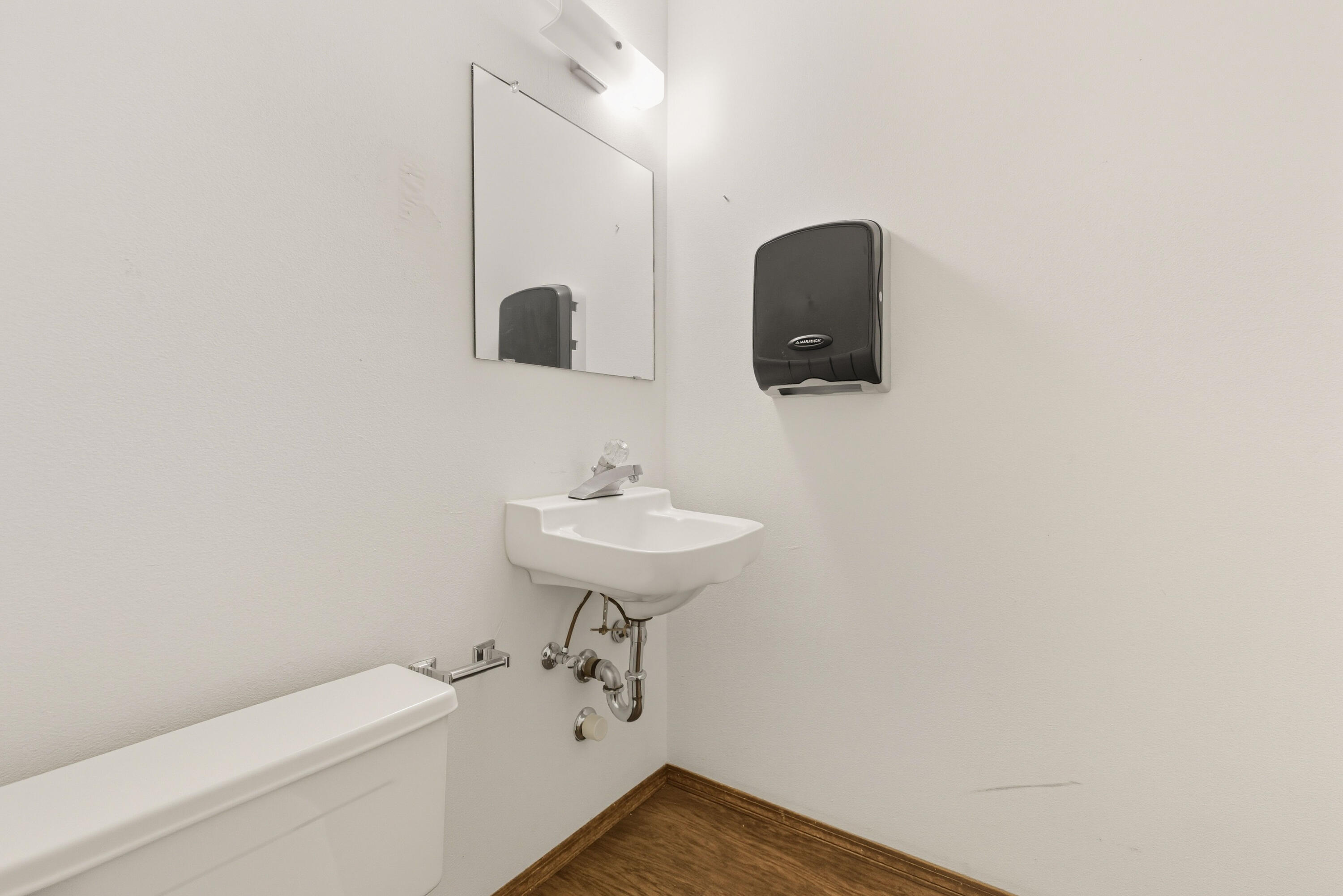 Photo 18 — 740 San Mateo Boulevard NE