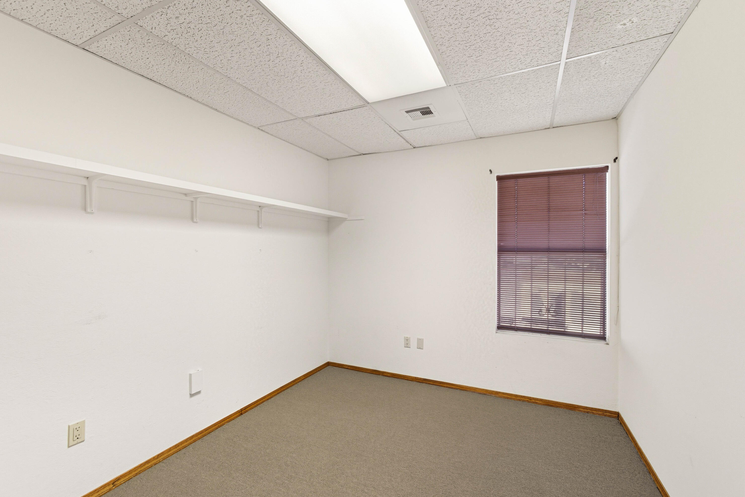 Photo 14 — 740 San Mateo Boulevard NE