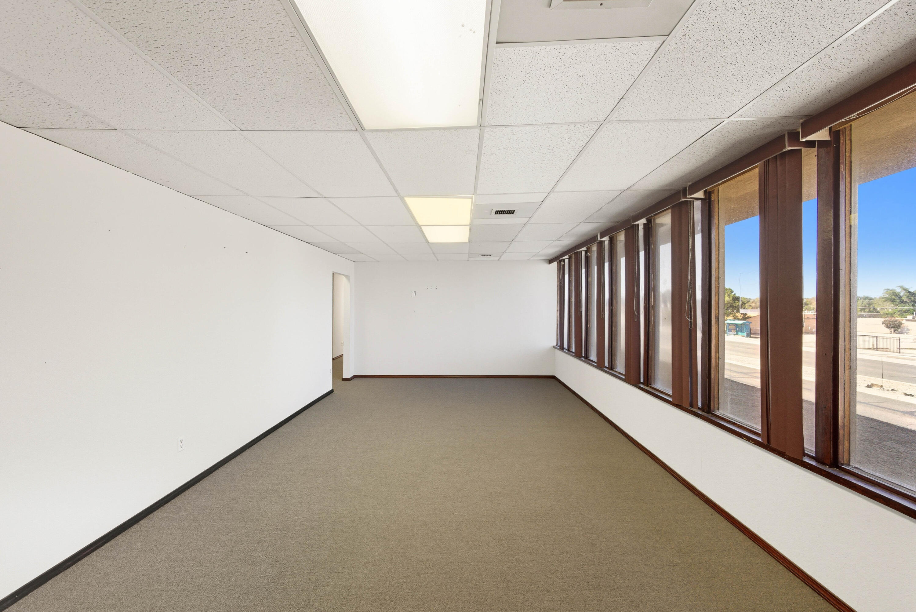 Photo 11 — 740 San Mateo Boulevard NE