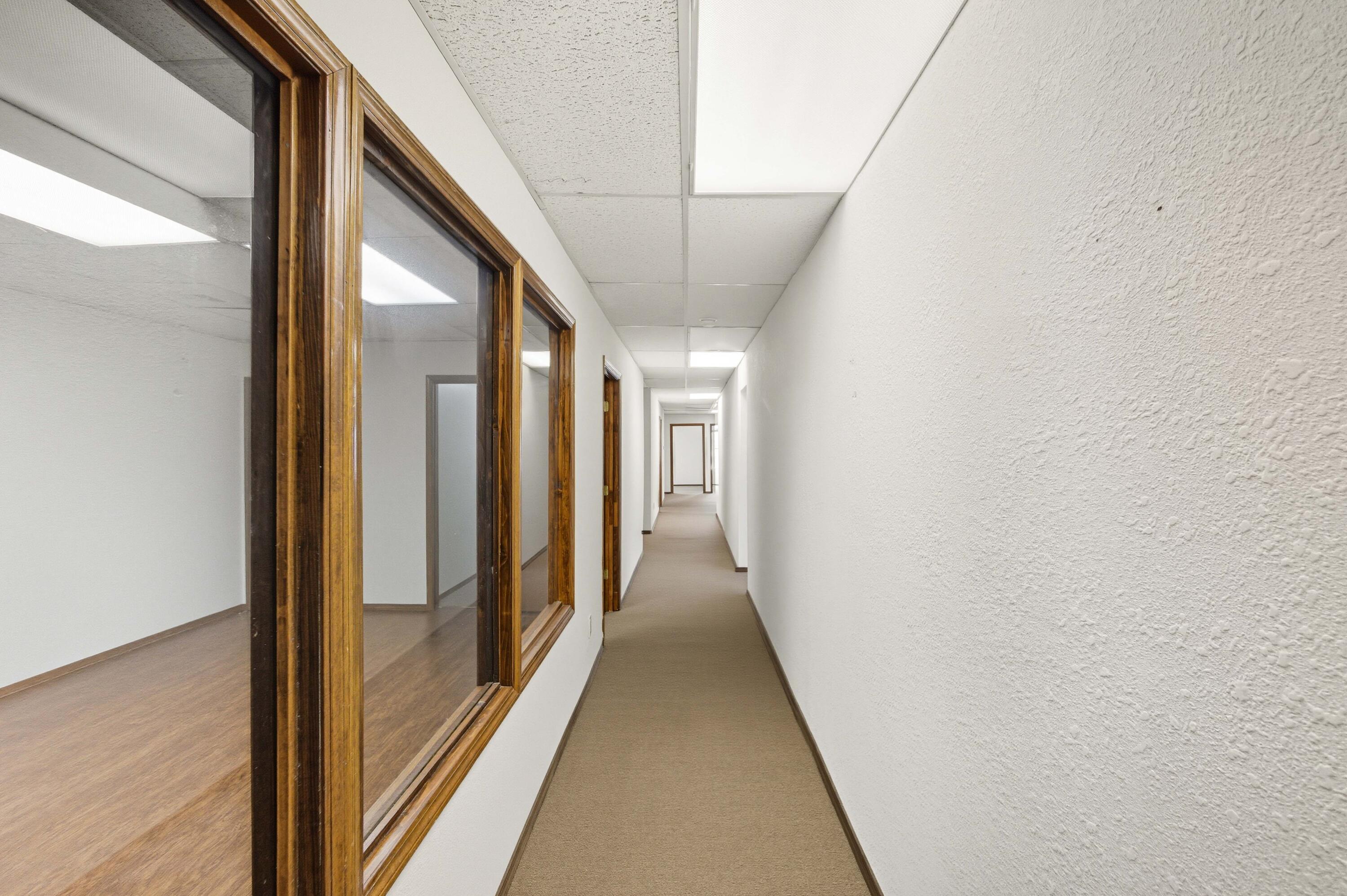 Photo 10 — 740 San Mateo Boulevard NE