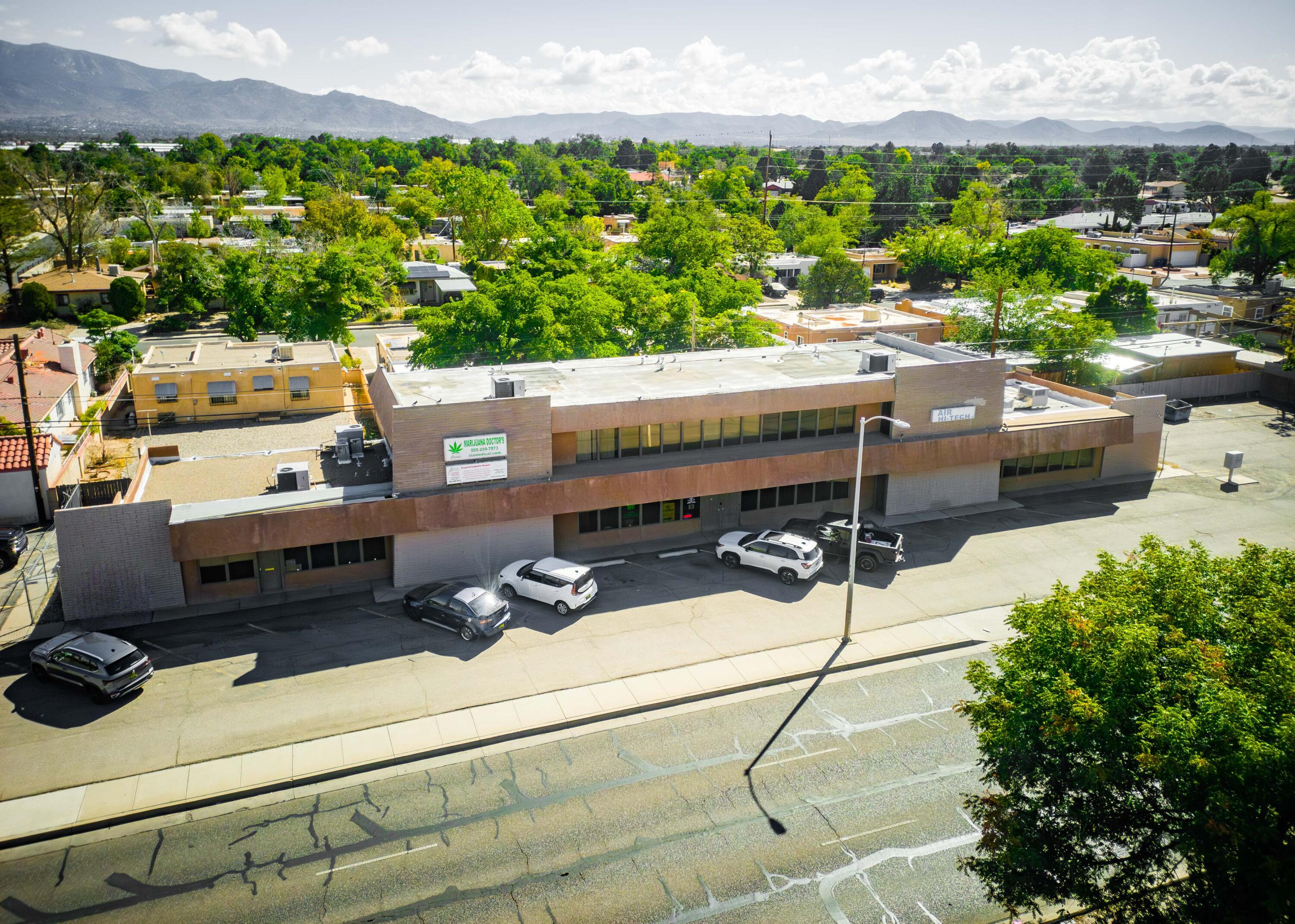 Photo 4 — 740 San Mateo Boulevard NE