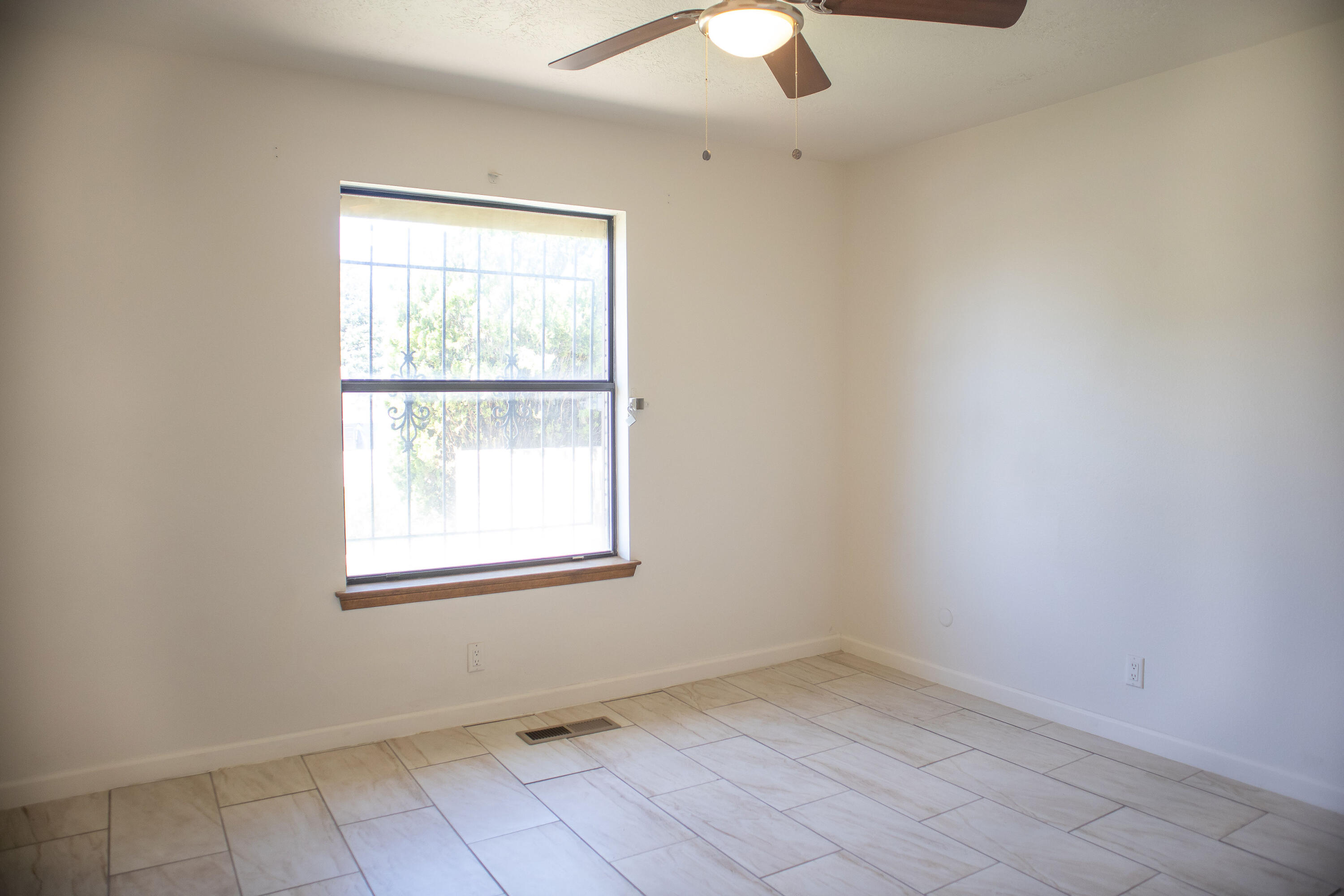 Photo 8 — 5406 Edwards Drive NE