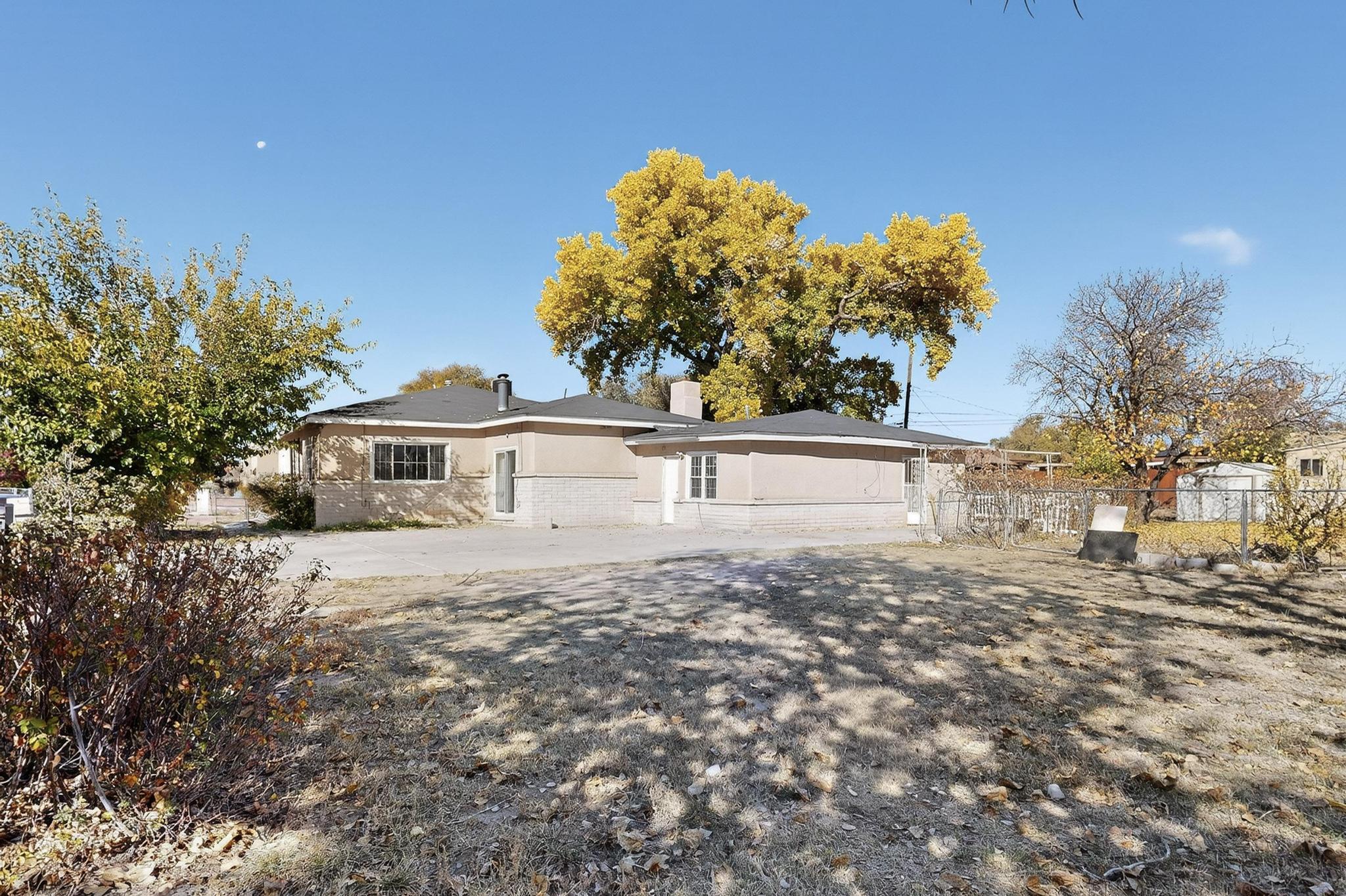 Photo 15 — 2715 Floral Road NW