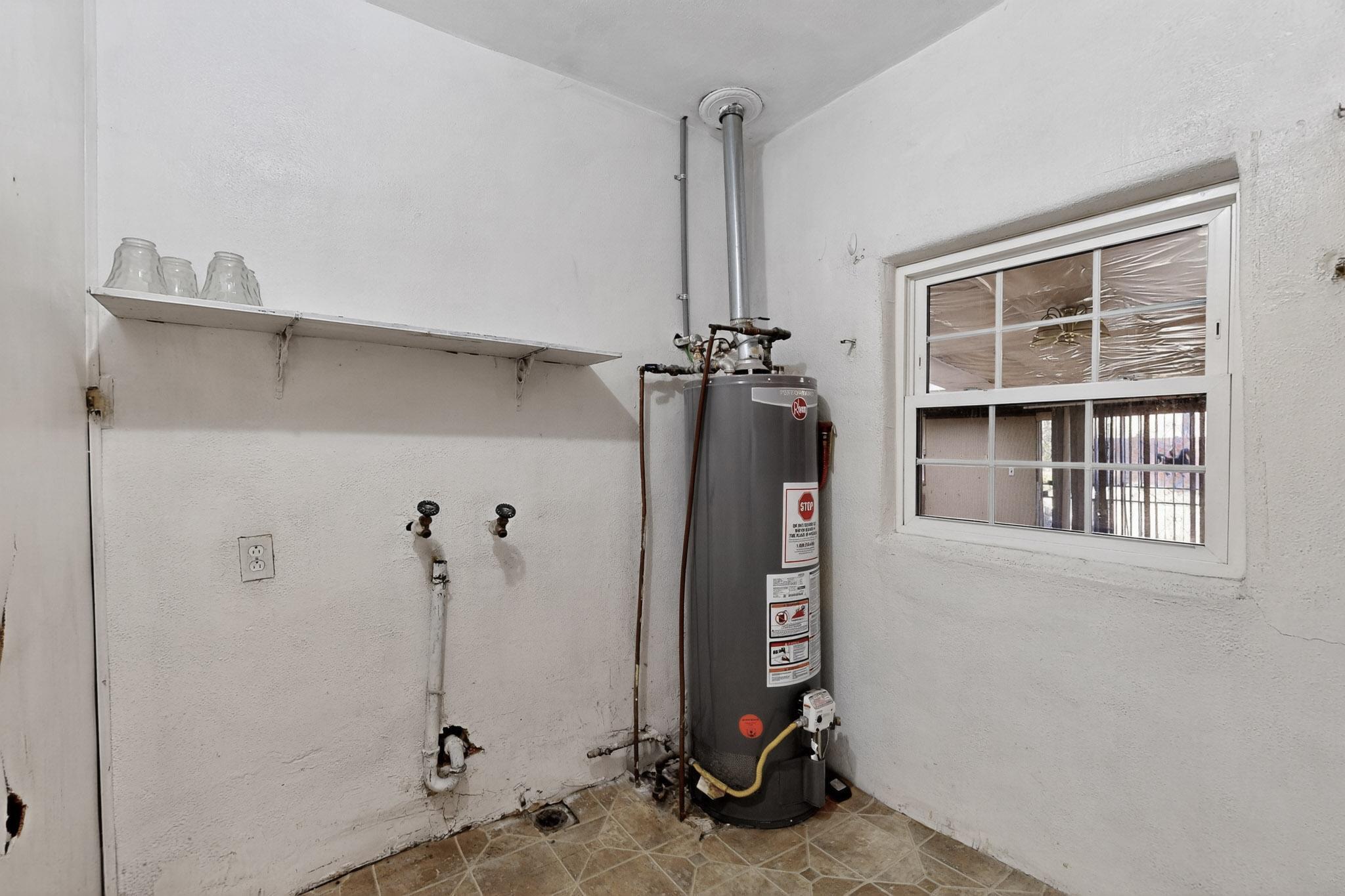 Photo 2 — 2715 Floral Road NW