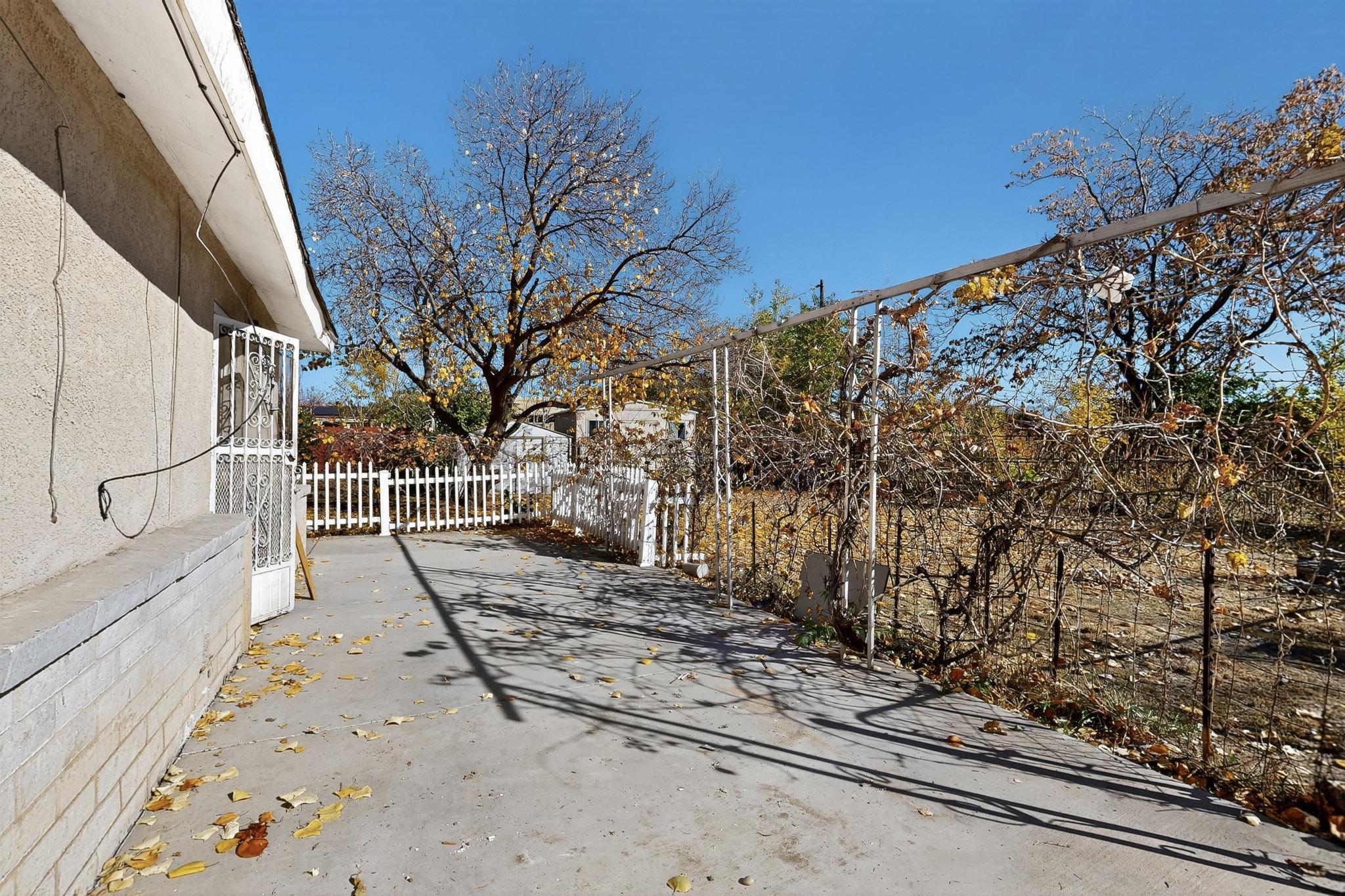 Photo 5 — 2715 Floral Road NW