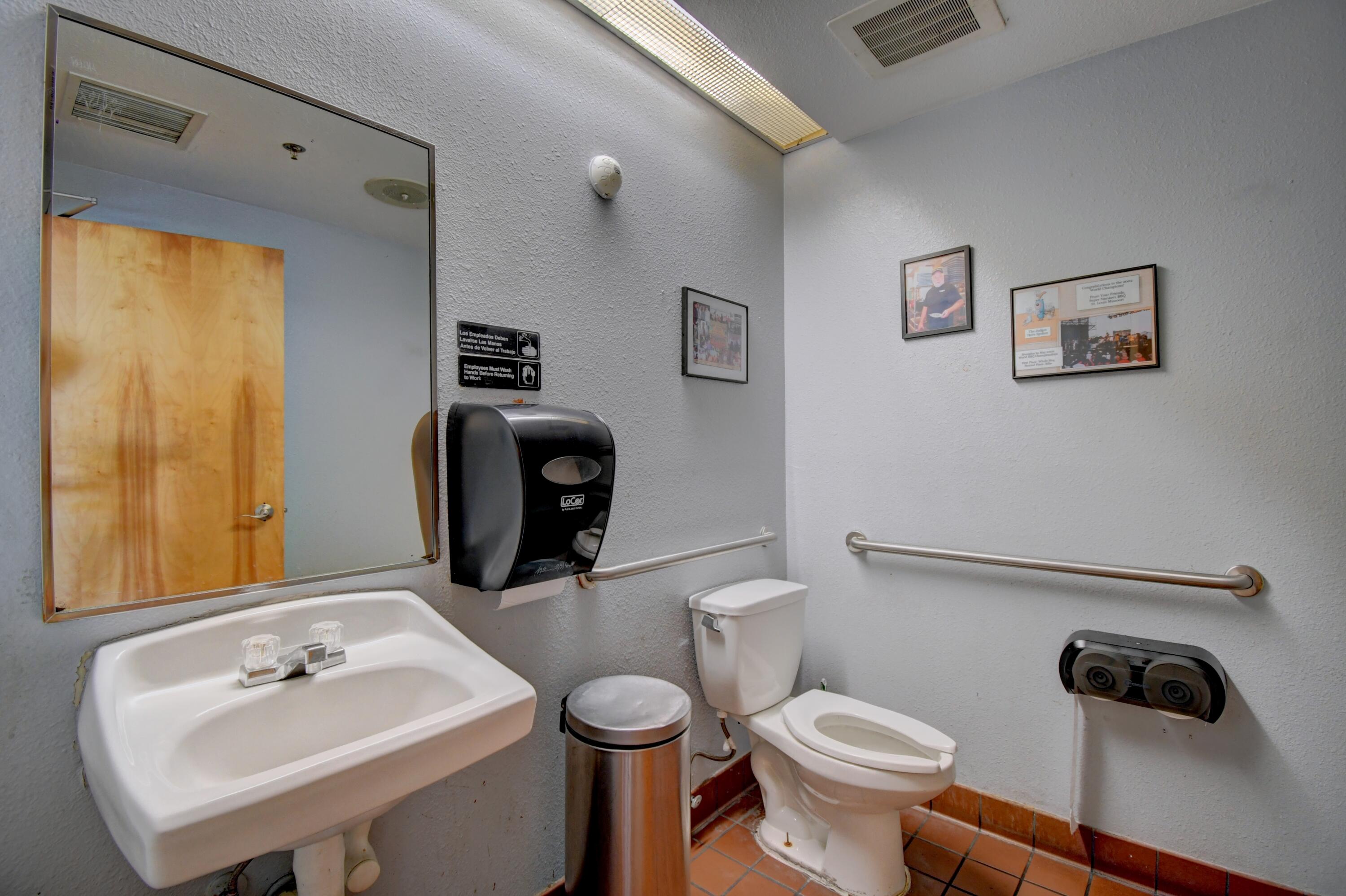 Photo 6 — 9880 Montgomery Boulevard NE