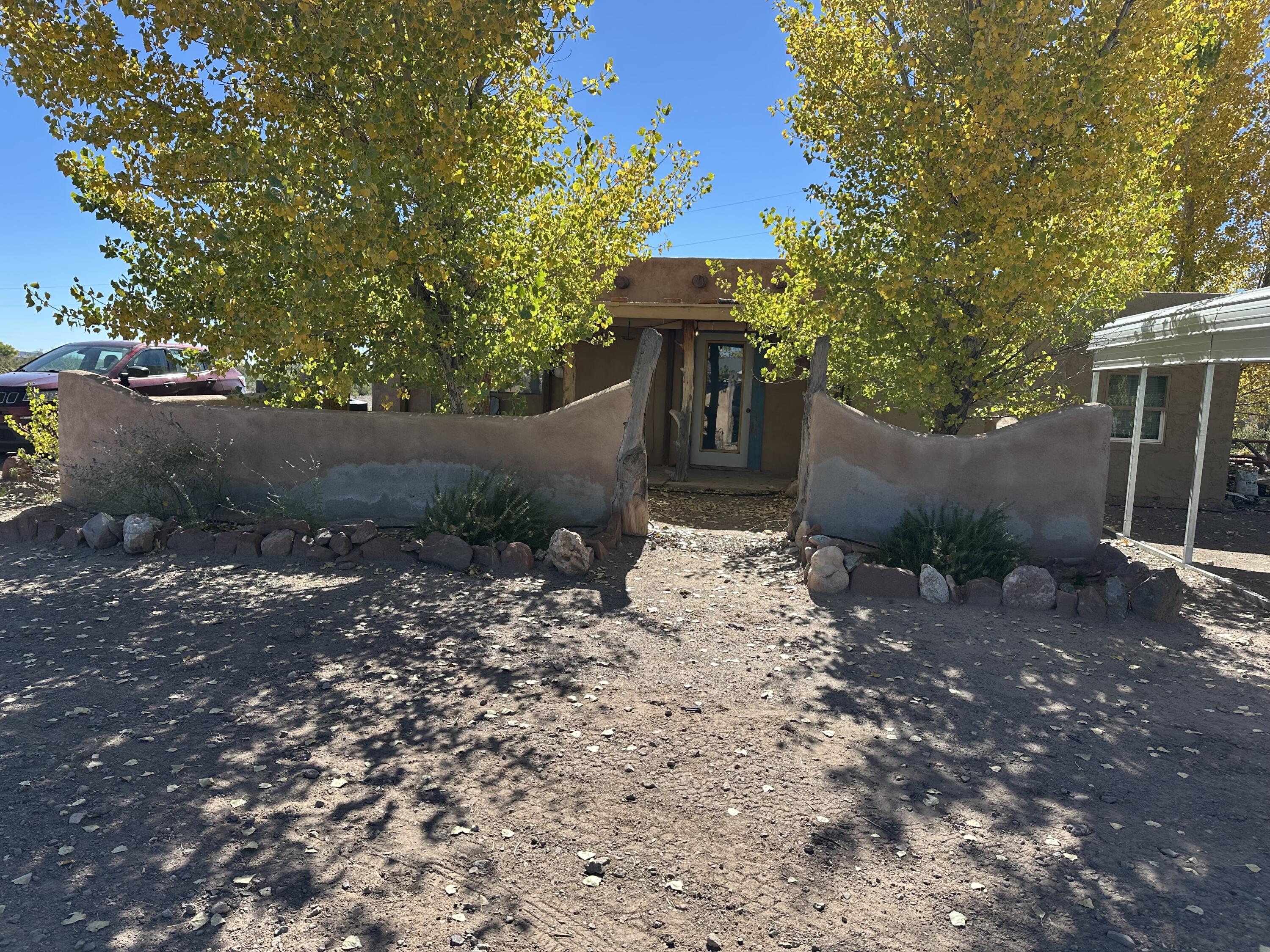 1 S Alamillo Road, San Acacia, NM 87831