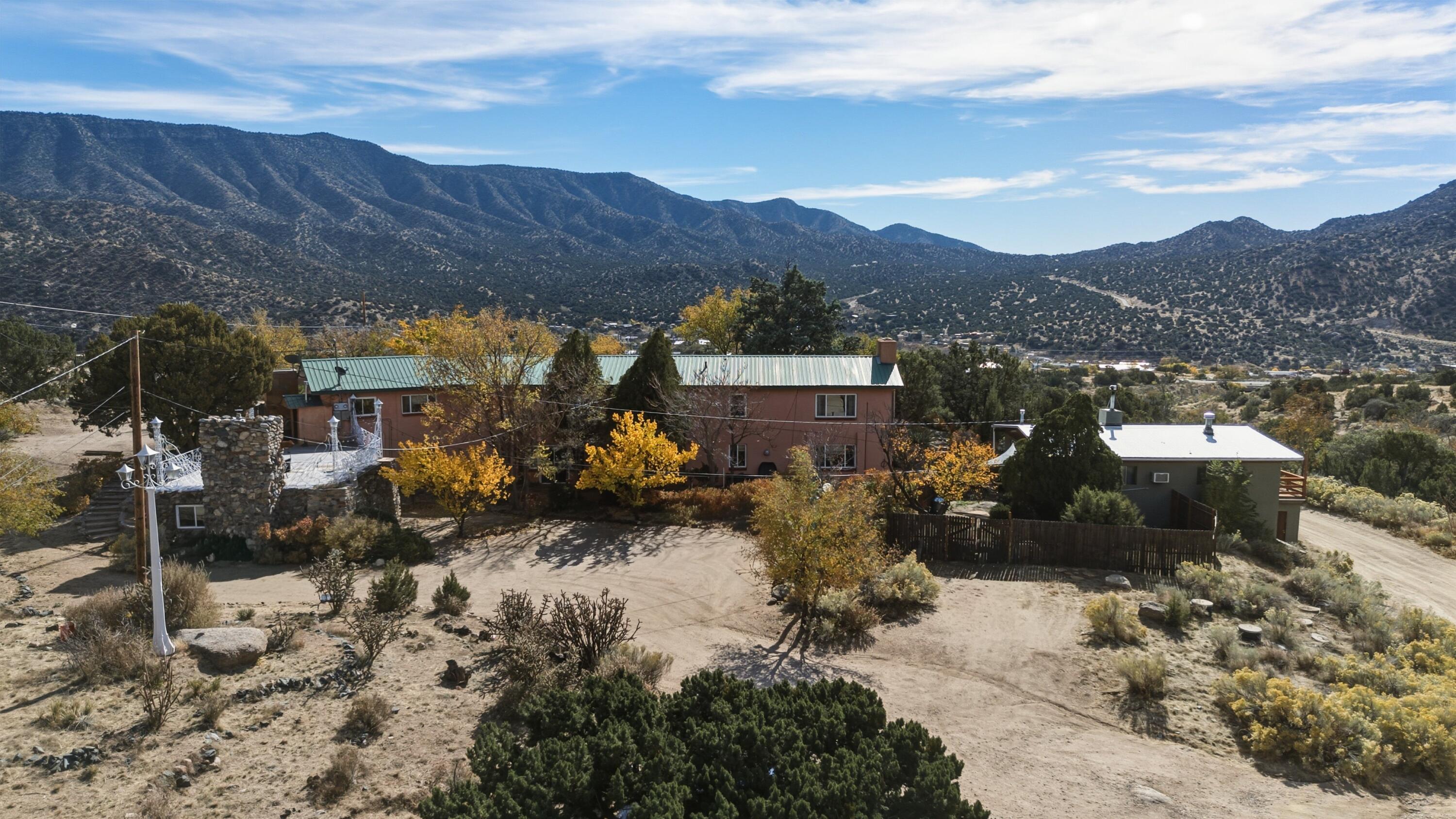 24 Matisse Road NE, Albuquerque, NM 87123