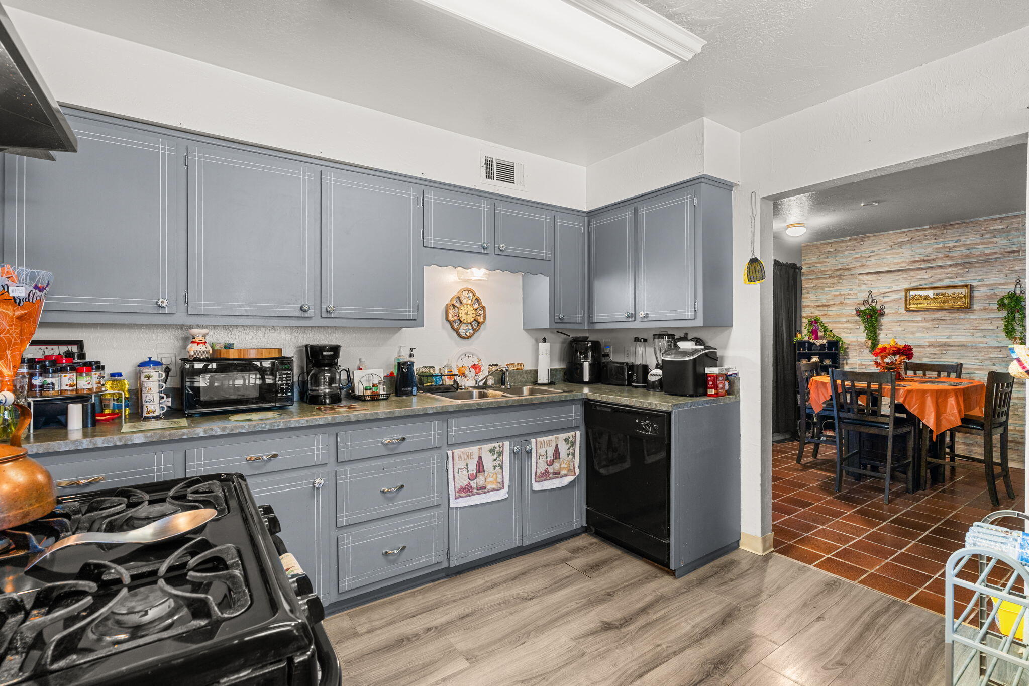 Photo 6 — 718 Liles Street