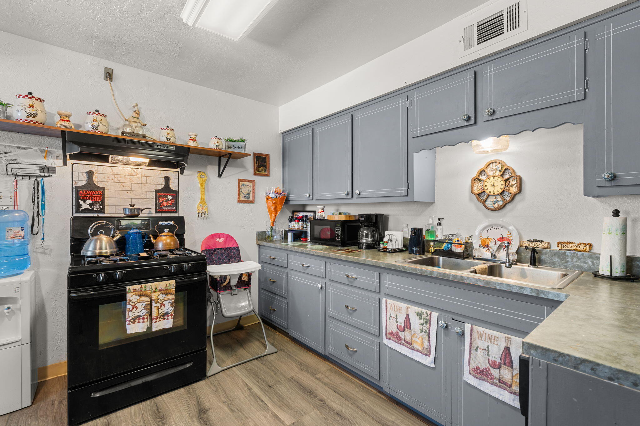 Photo 7 — 718 Liles Street