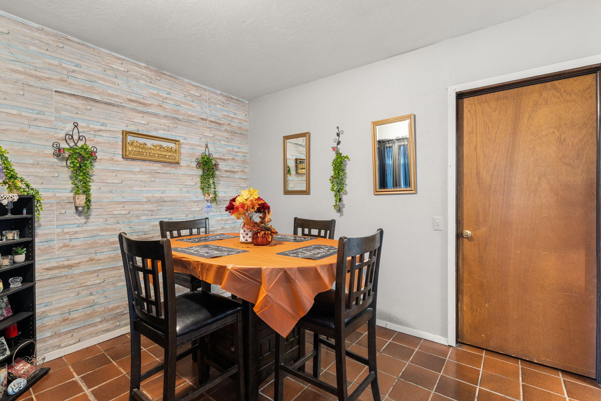 Photo 9 — 718 Liles Street