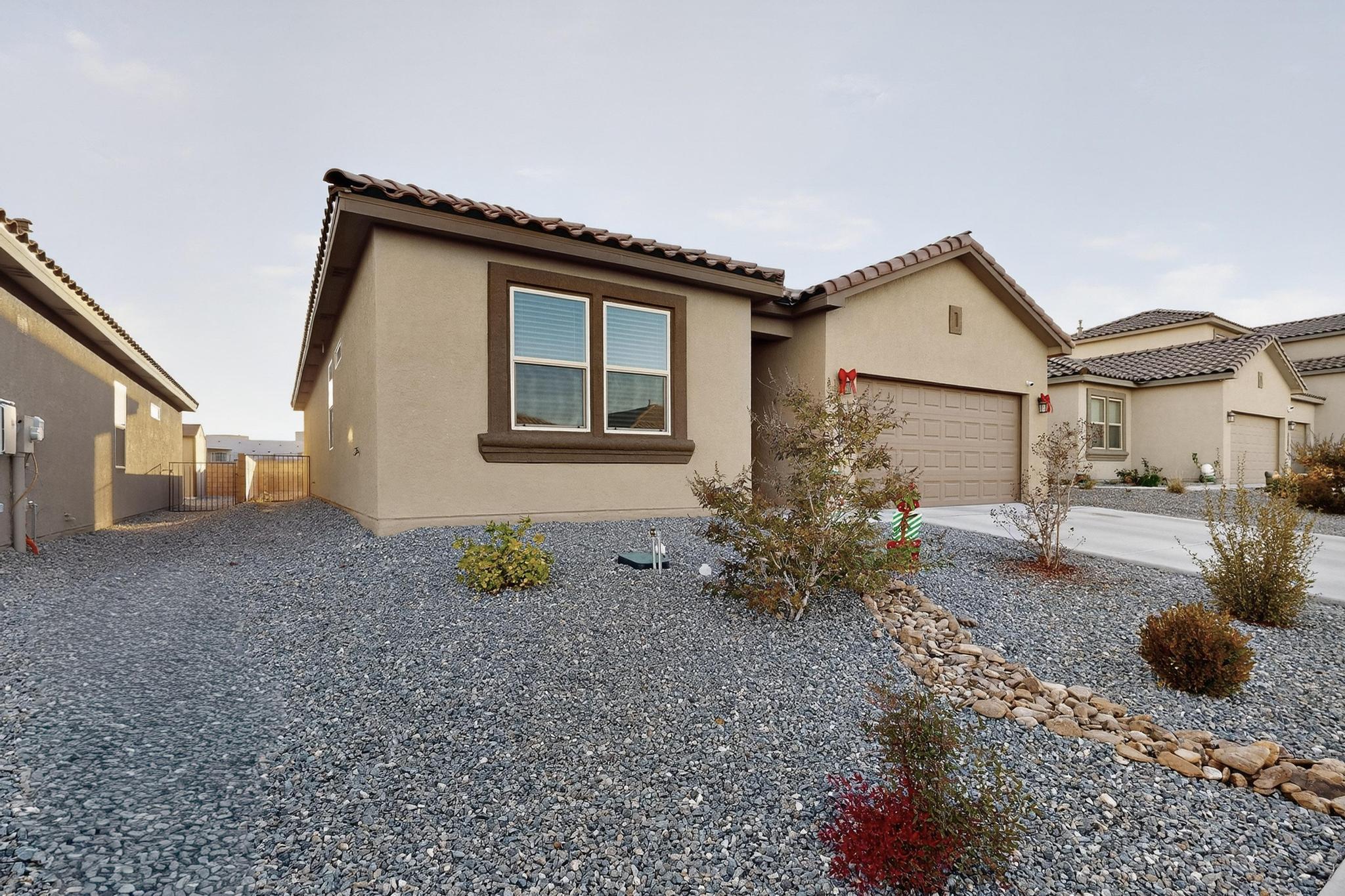 1933 Tesoro Loop NW