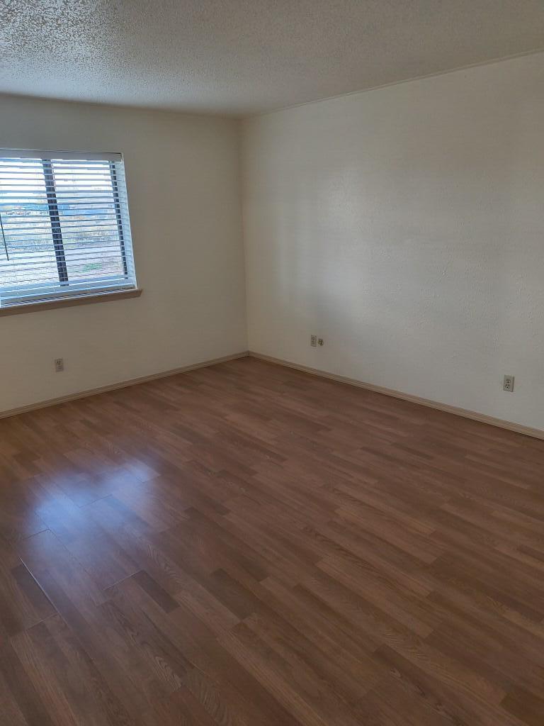 Photo 12 — 630 Gianera Avenue