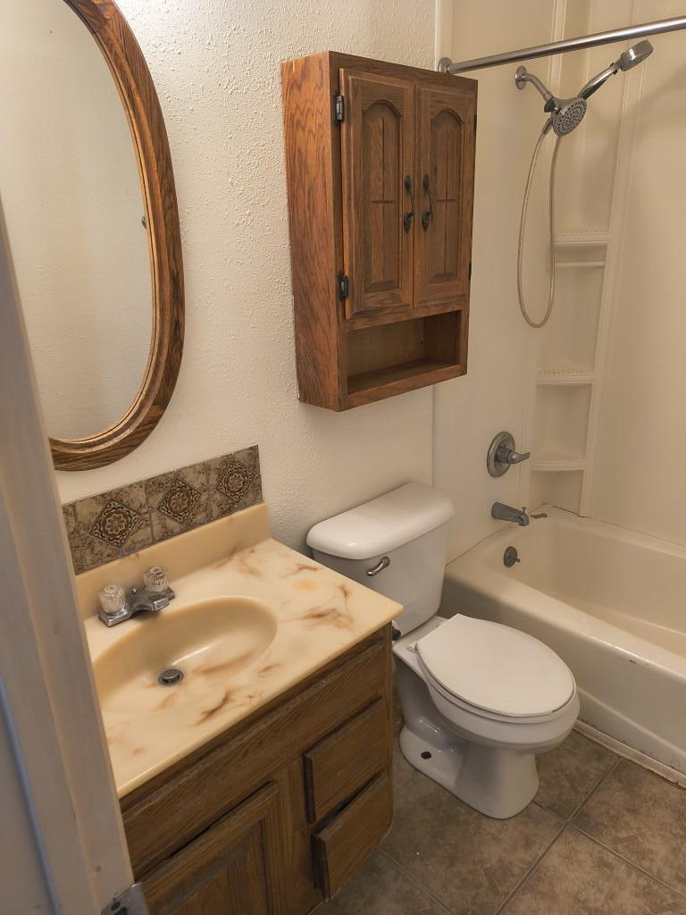 Photo 11 — 630 Gianera Avenue