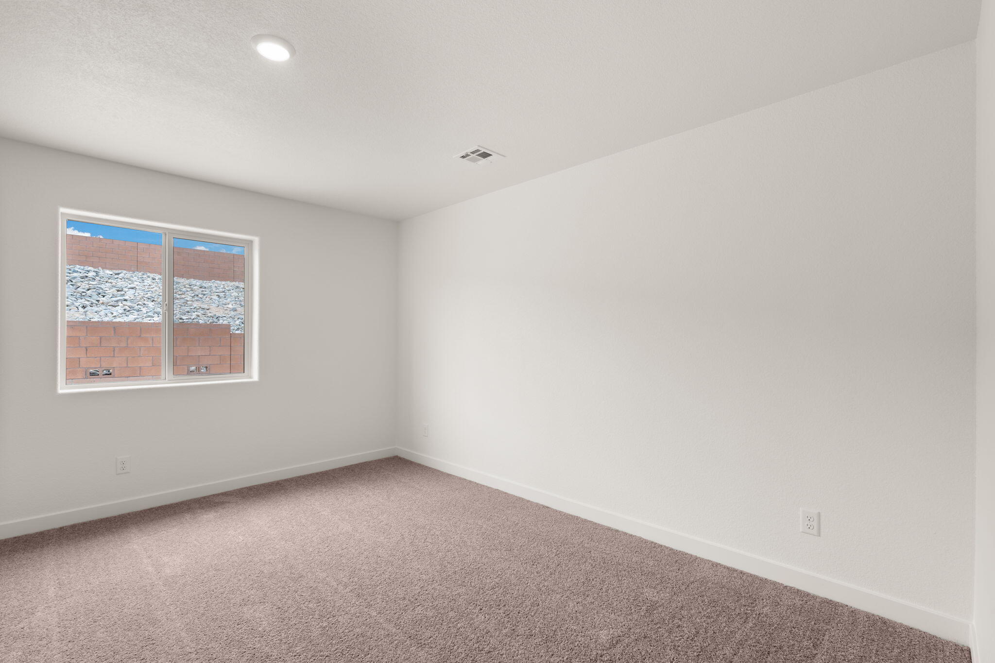 Photo 4 — 1532 Rawhide Loop NE