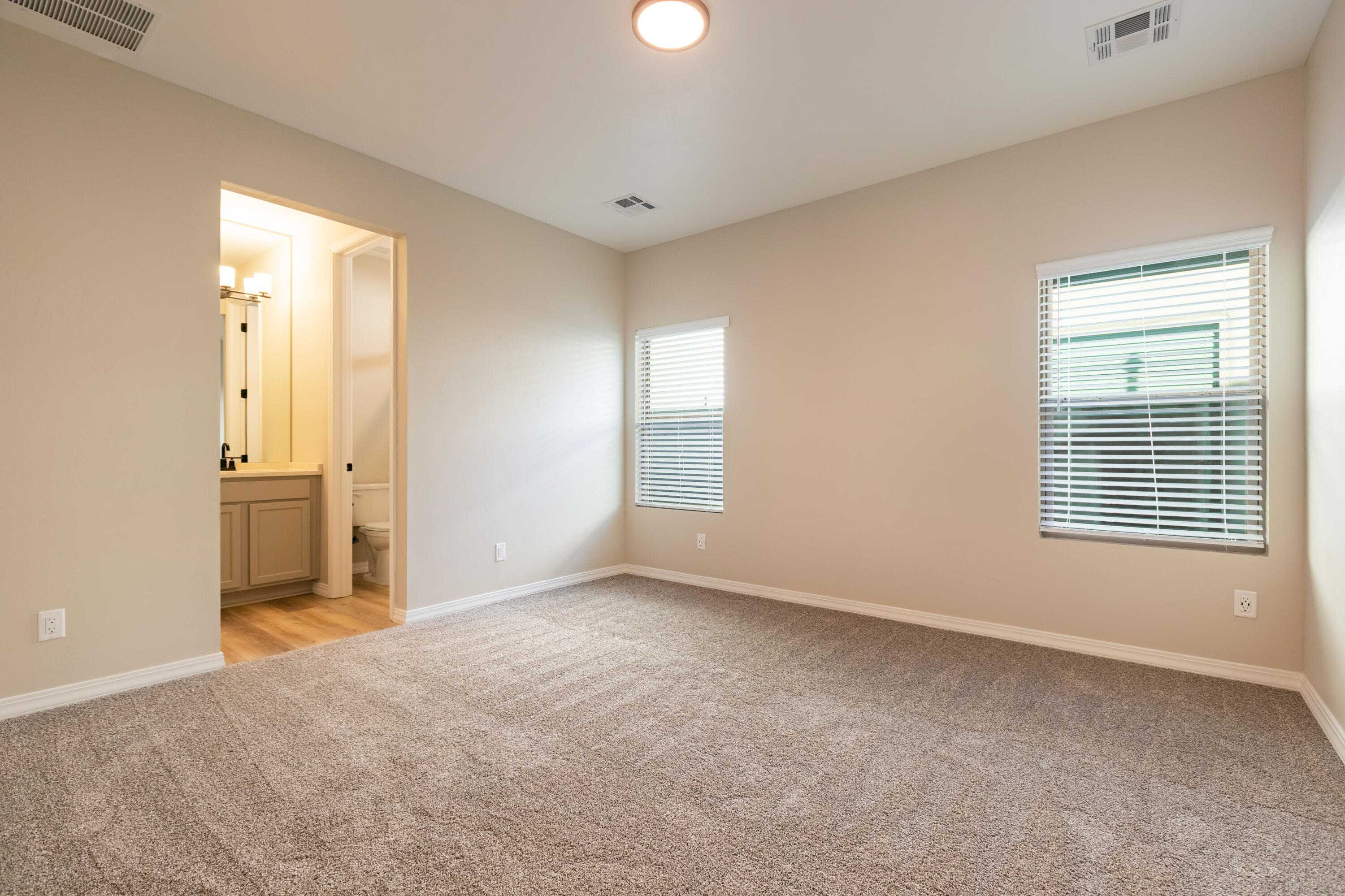 Photo 6 — 6048 Diebenkorn Drive SE