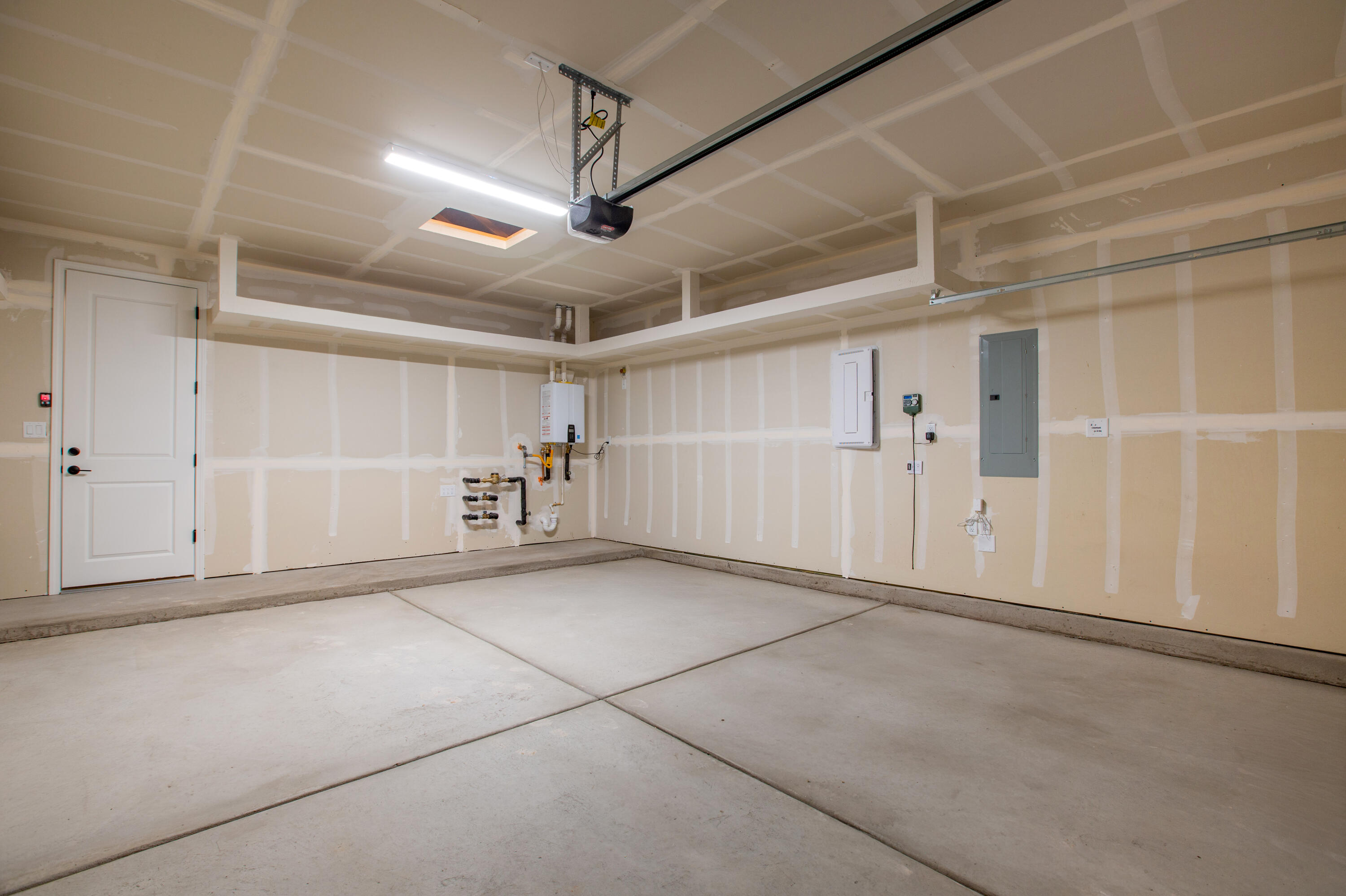 Photo 4 — 6048 Diebenkorn Drive SE