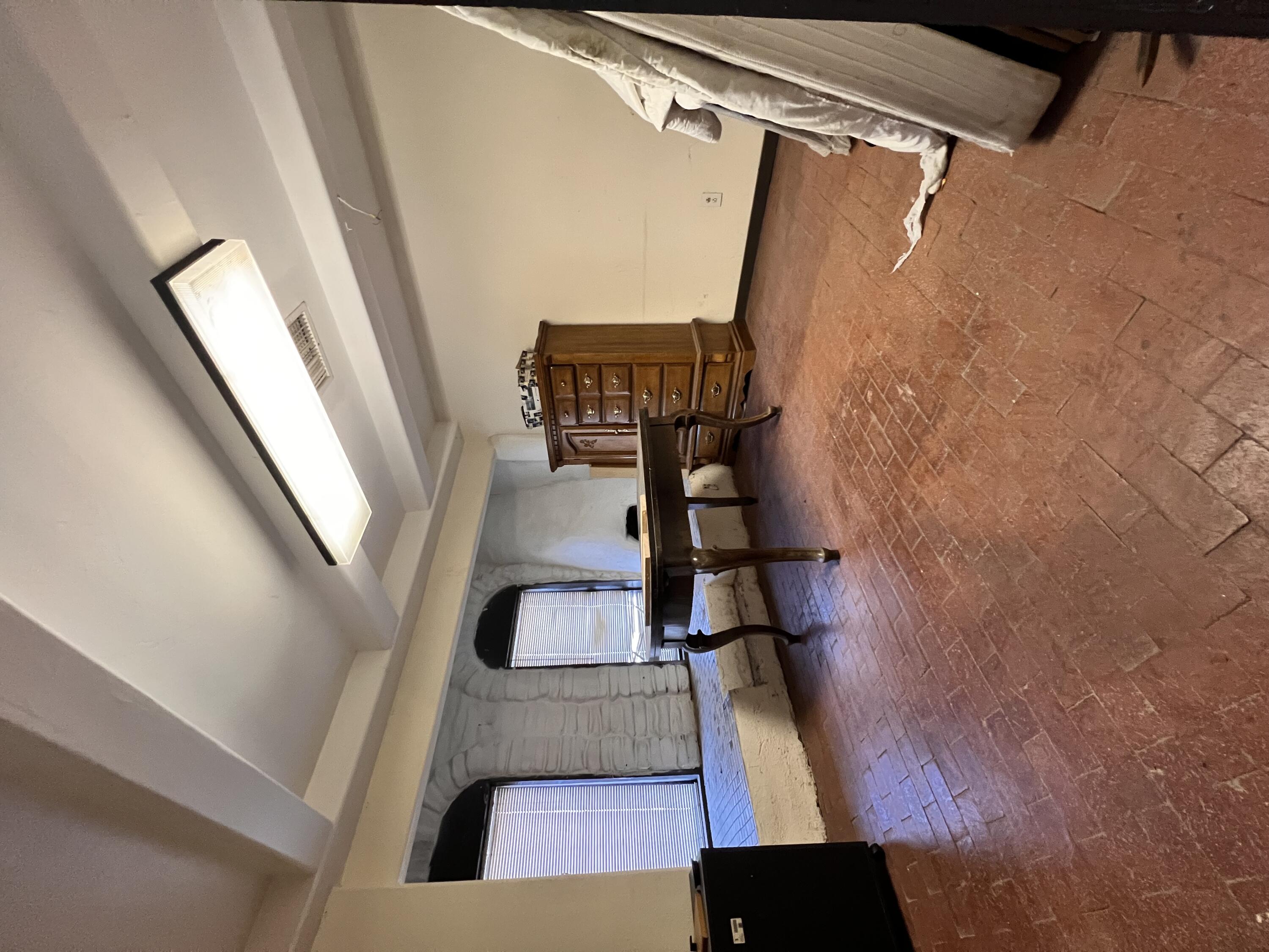 Photo 7 — 524 Gibson Boulevard SE