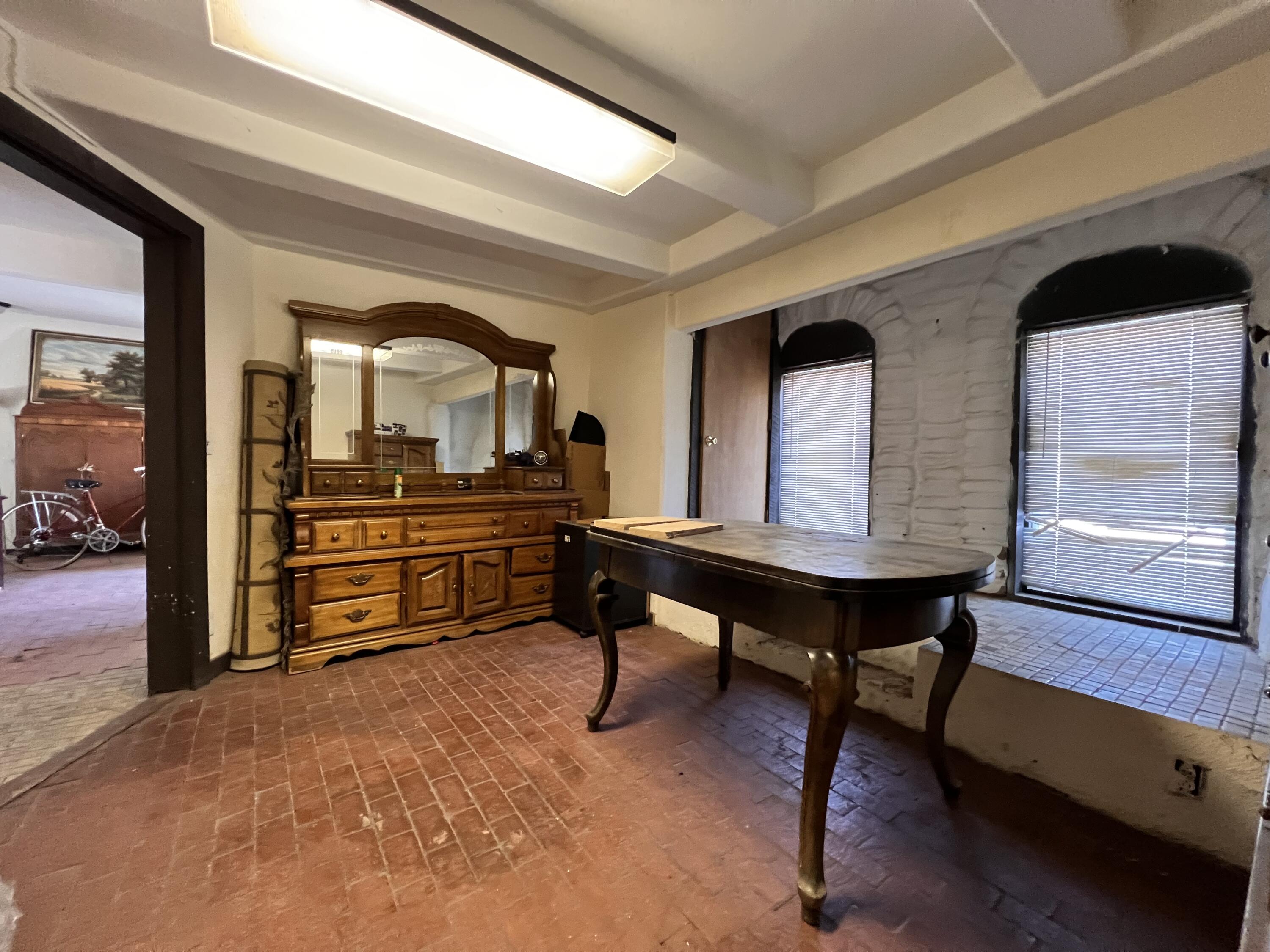 Photo 6 — 524 Gibson Boulevard SE
