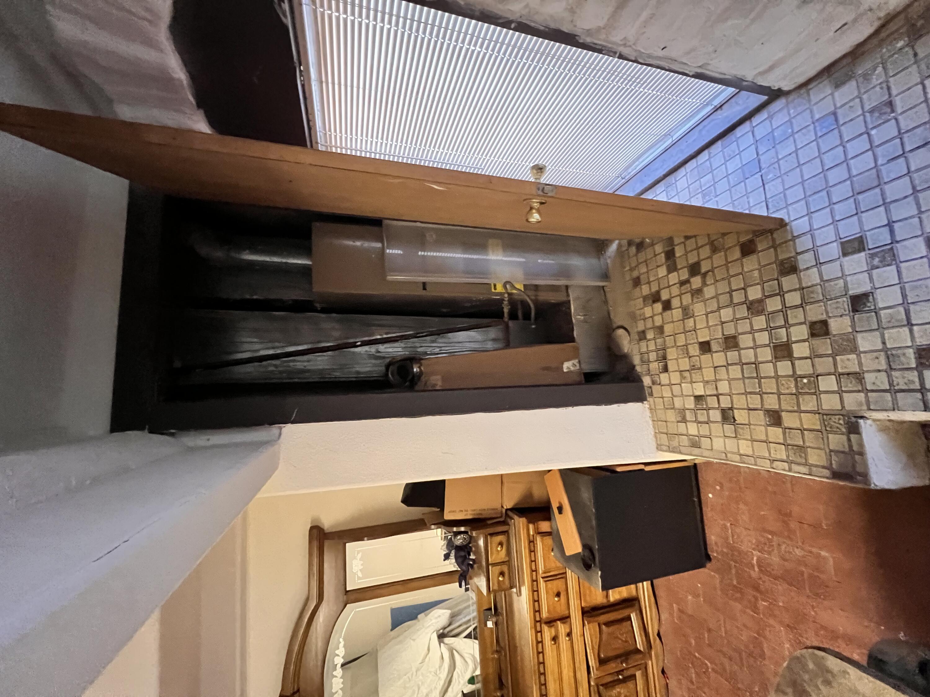 Photo 4 — 524 Gibson Boulevard SE