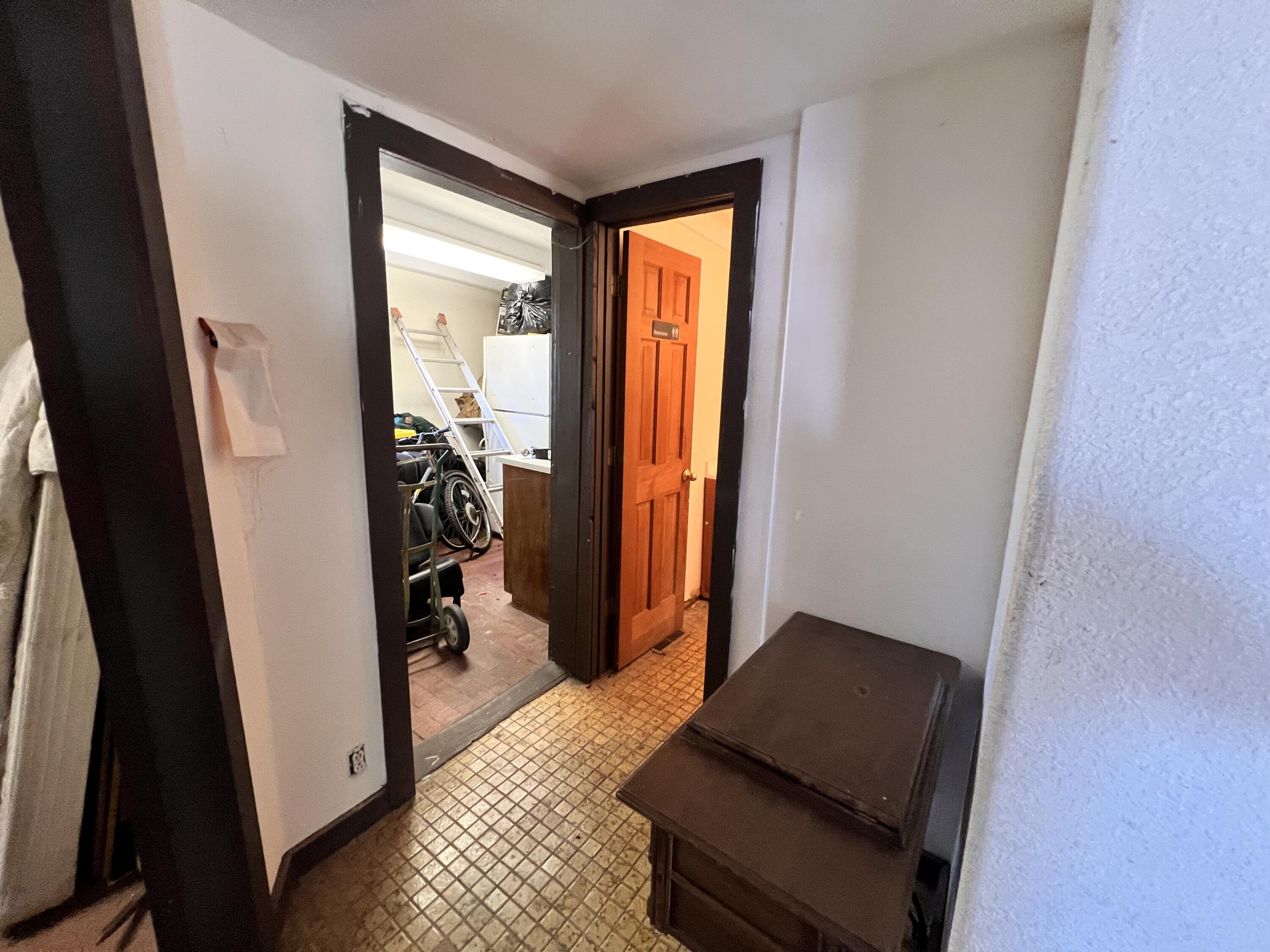Photo 13 — 524 Gibson Boulevard SE