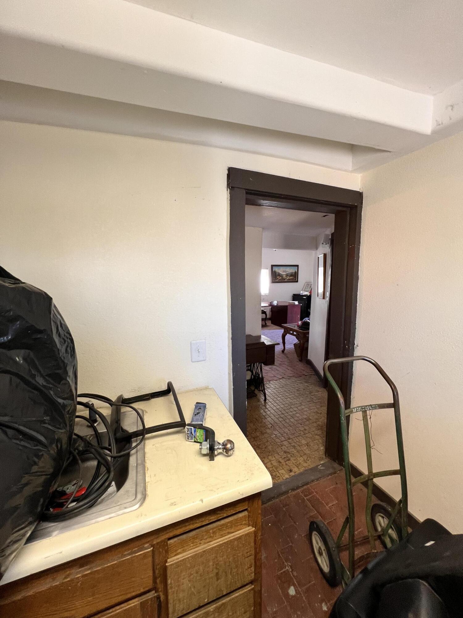 Photo 11 — 524 Gibson Boulevard SE