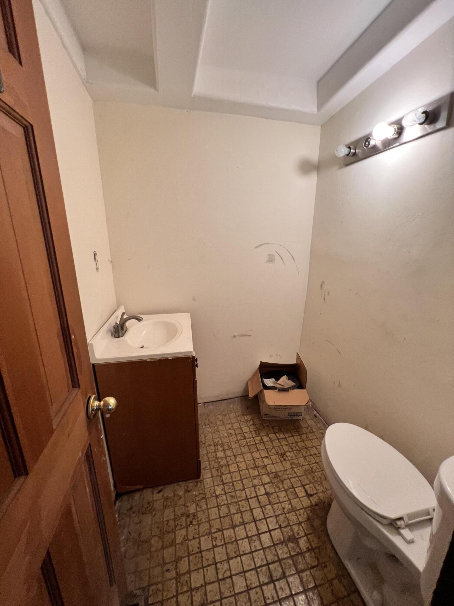 Photo 10 — 524 Gibson Boulevard SE