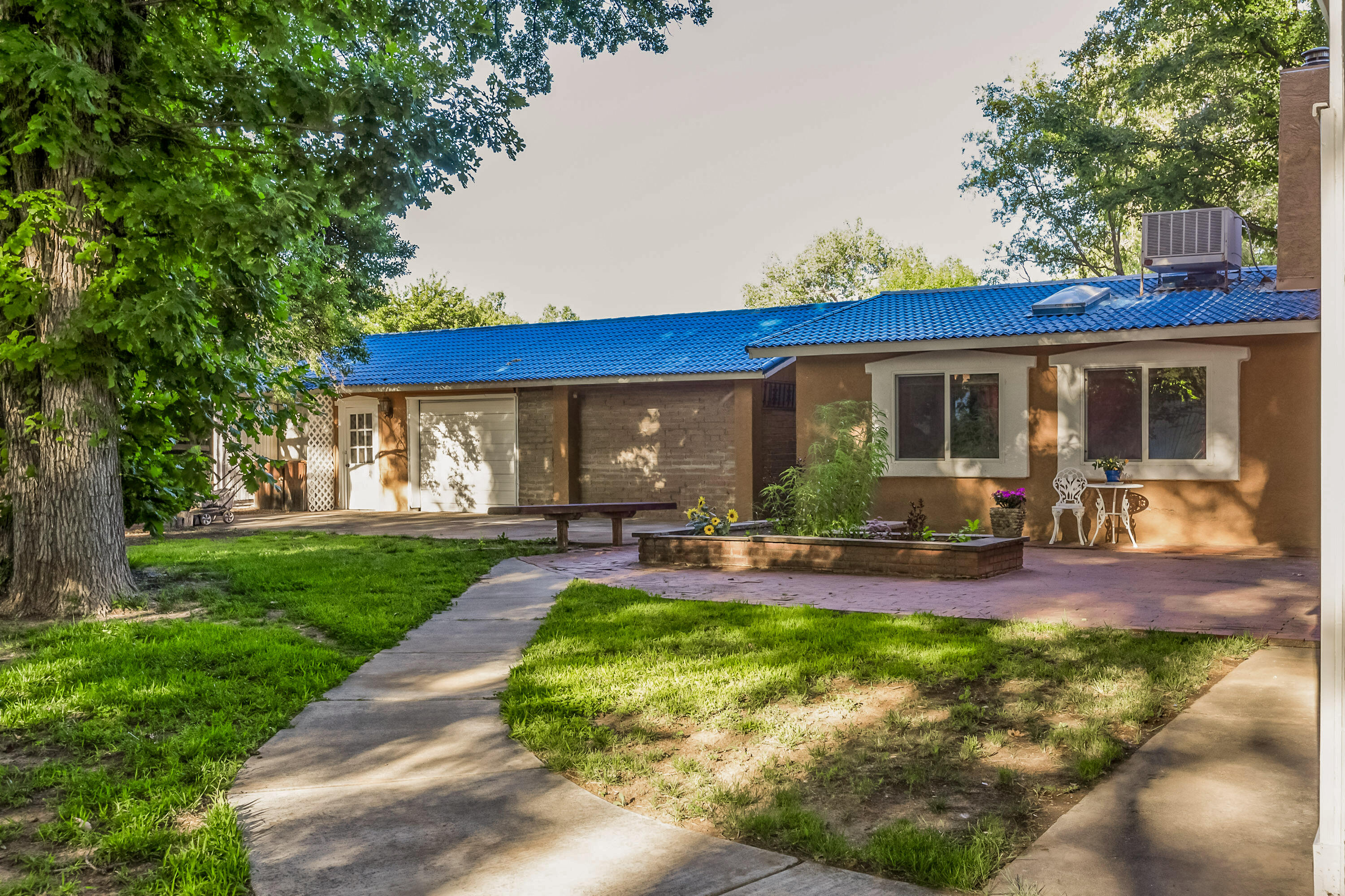 Photo 19 — 9707 Rio Grande Boulevard NW